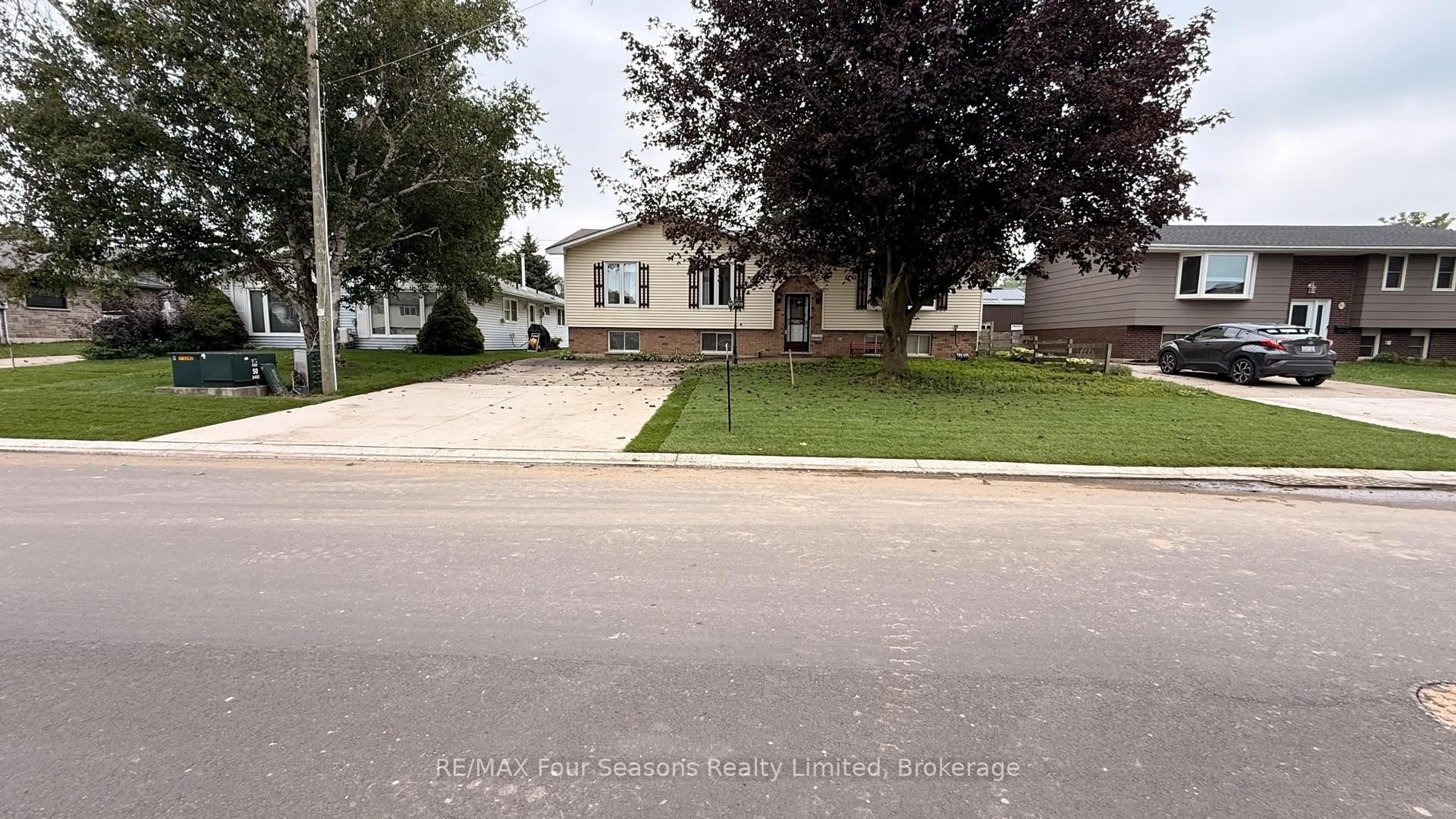 Home with vinyl exterior material, street for 317 Bricker St, Saugeen Shores Ontario N0H 2C1