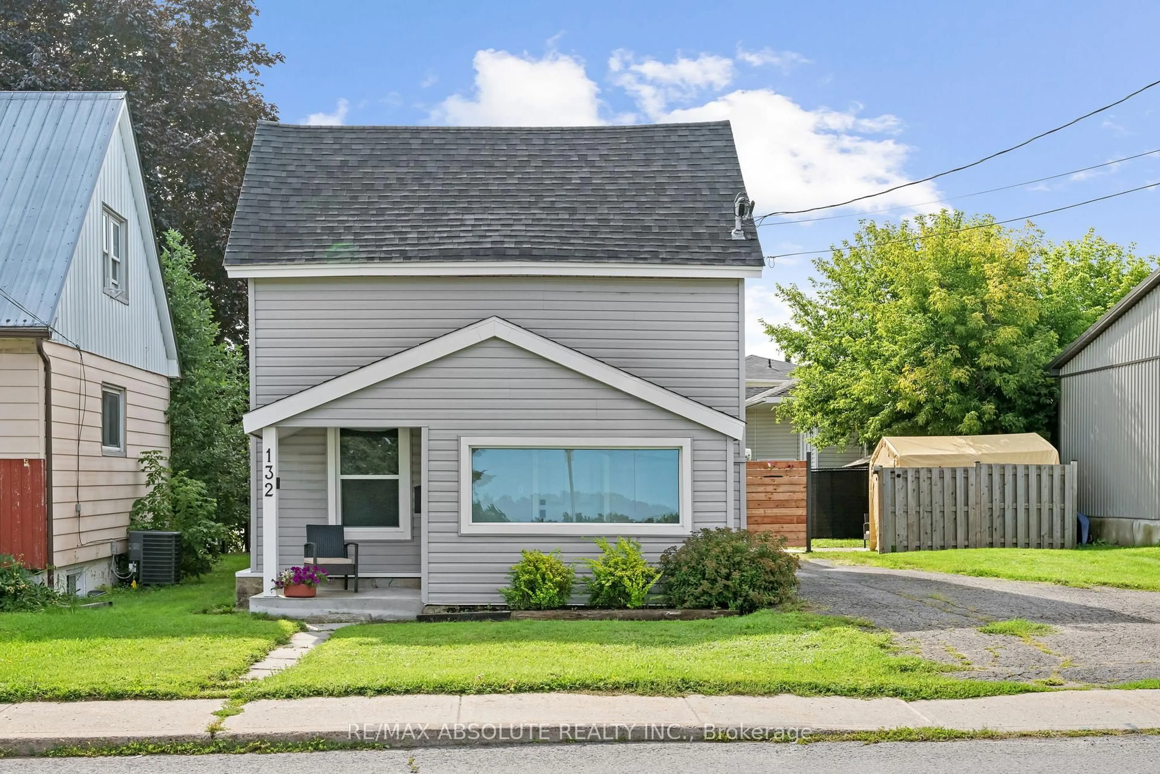 Home with vinyl exterior material, street for 132 Edward St, Arnprior Ontario K7S 2X4