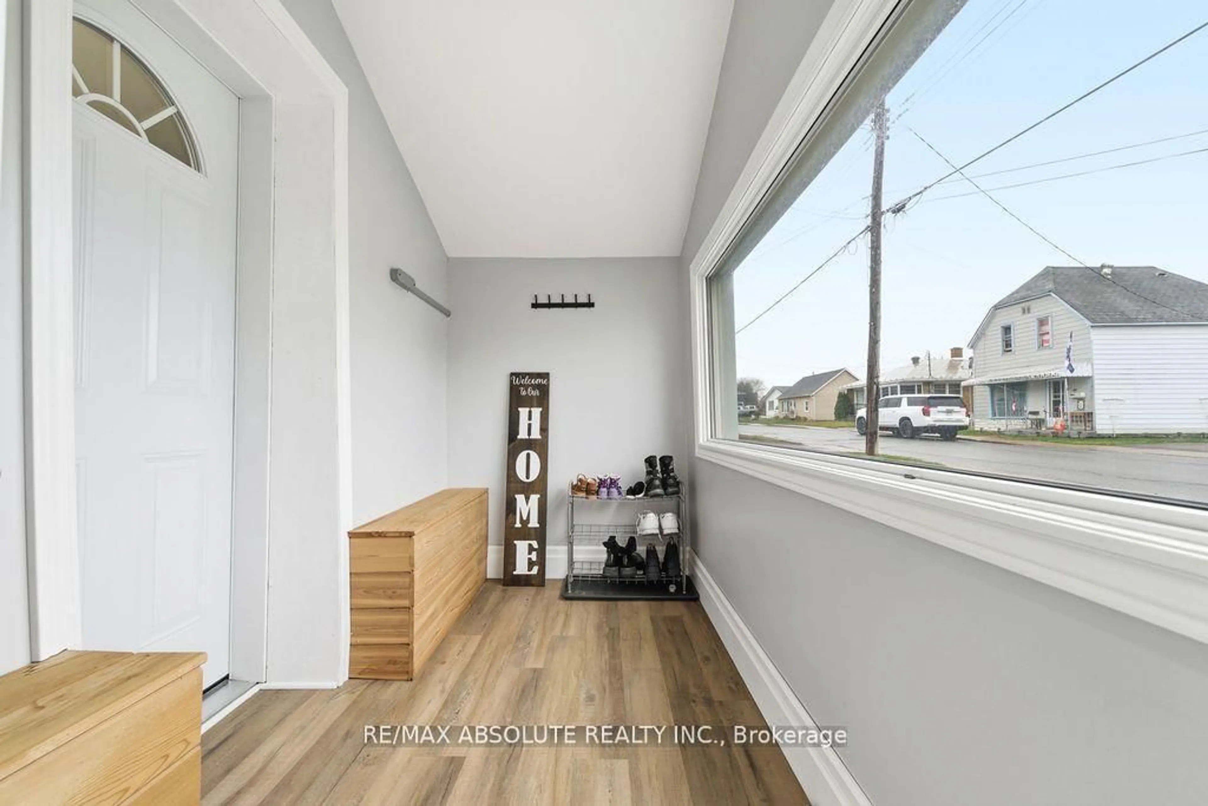 Indoor entryway for 132 Edward St, Arnprior Ontario K7S 2X4