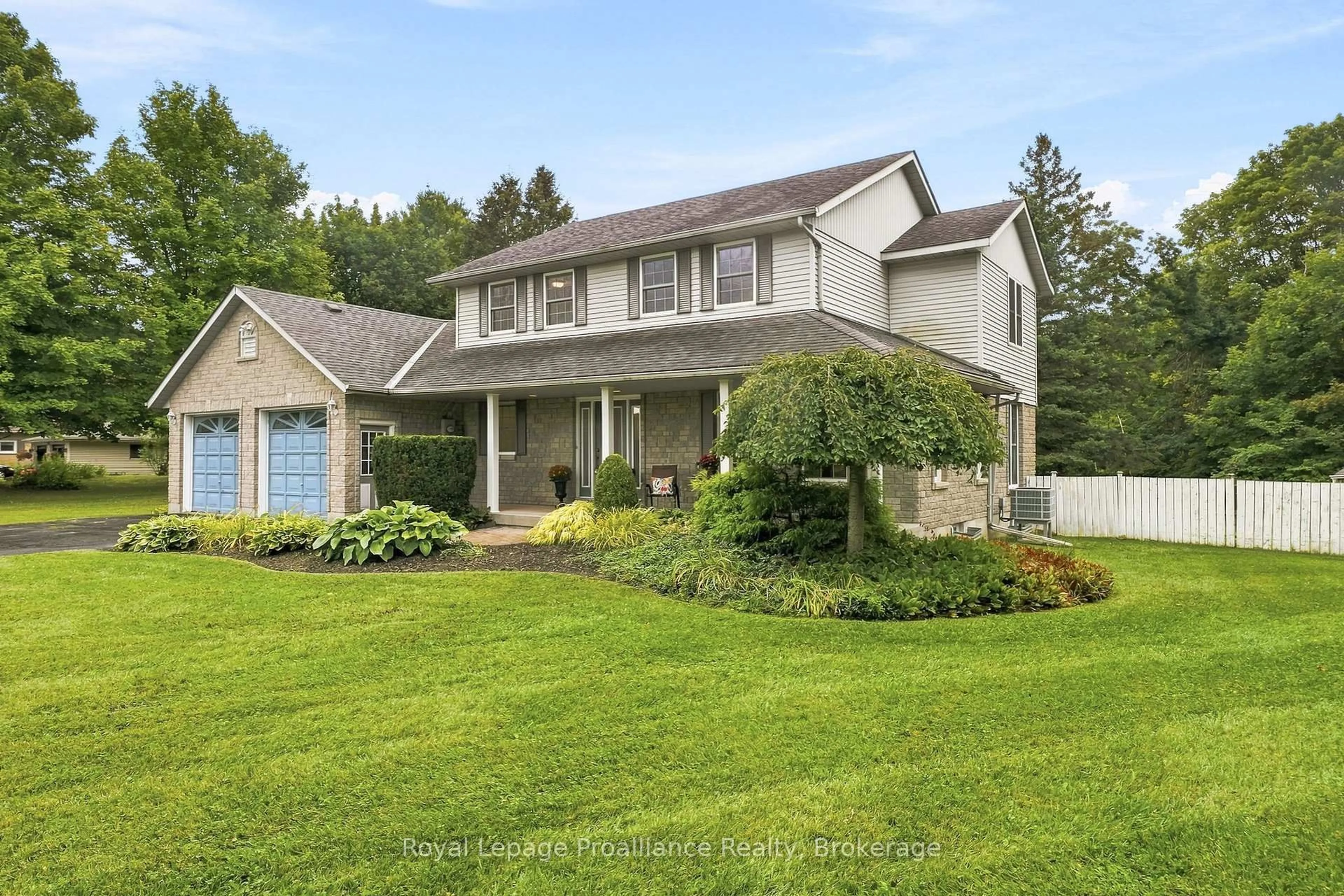 Home with vinyl exterior material, unknown for 128 Murray St, Ingleside Ontario K8V 5P4