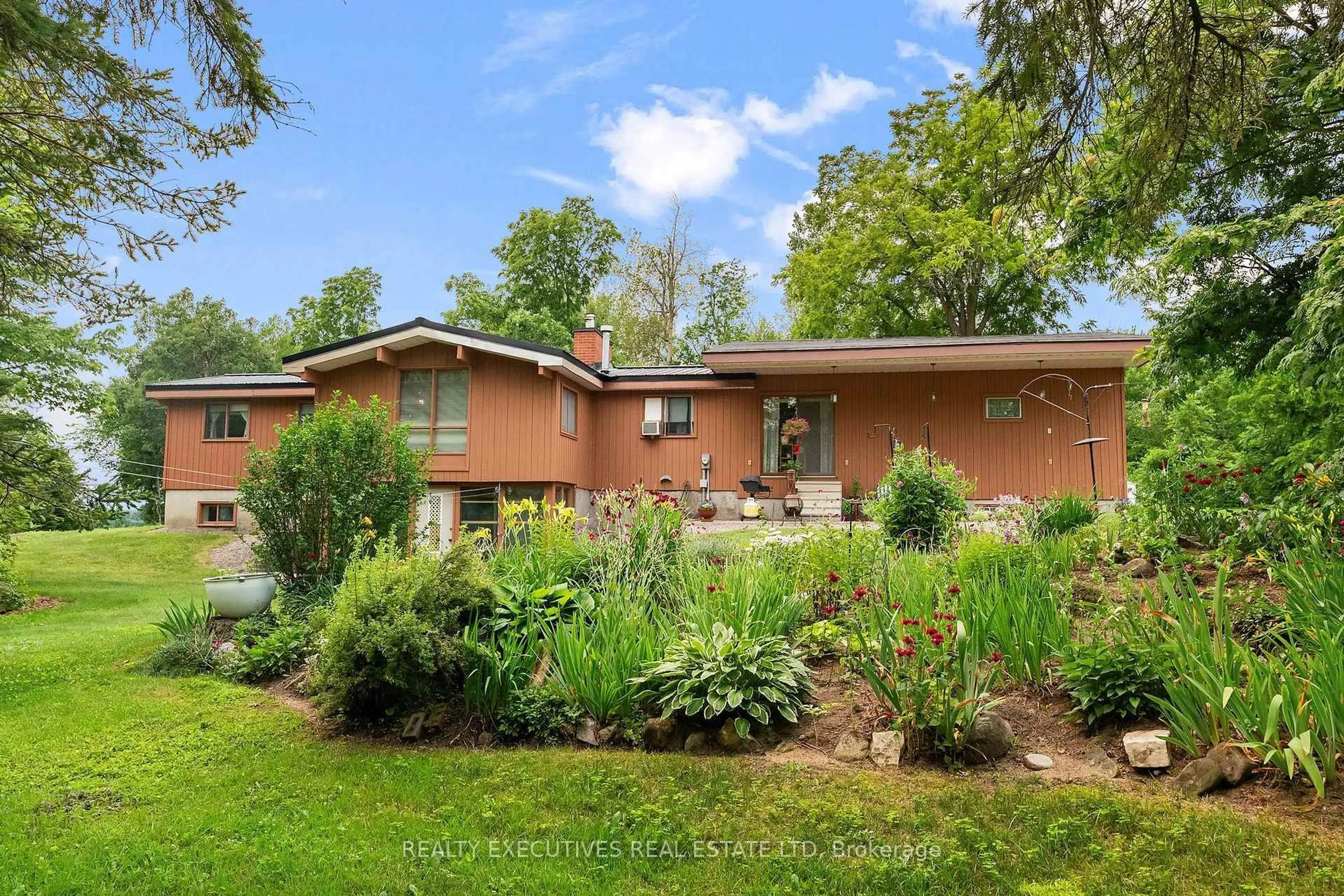 Home with brick exterior material, unknown for 785 Boundary Rd, North Dundas Ontario K0E 1S0