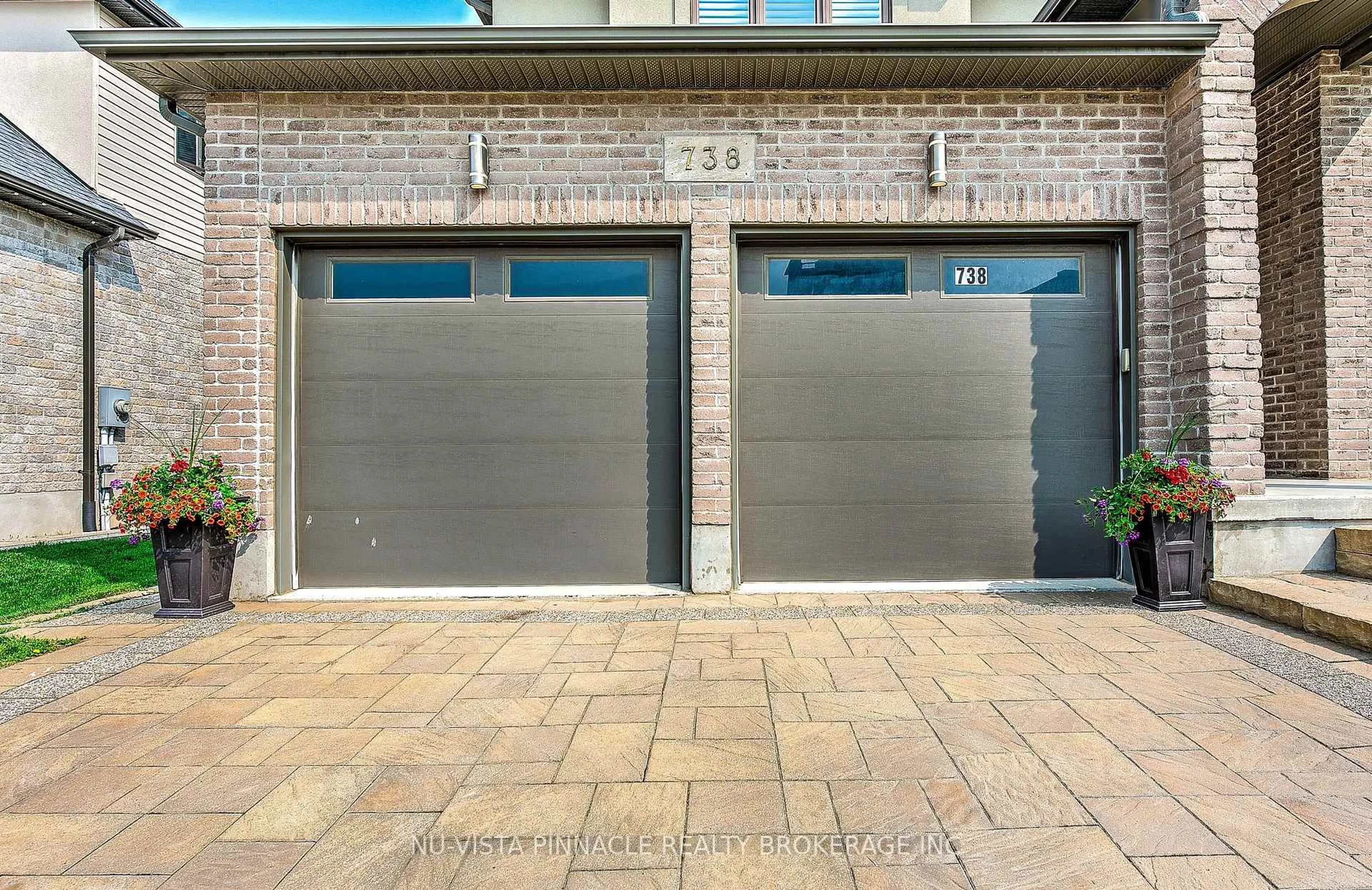 Indoor garage for 738 Hickoryridge Common, London North Ontario N6G 0M9