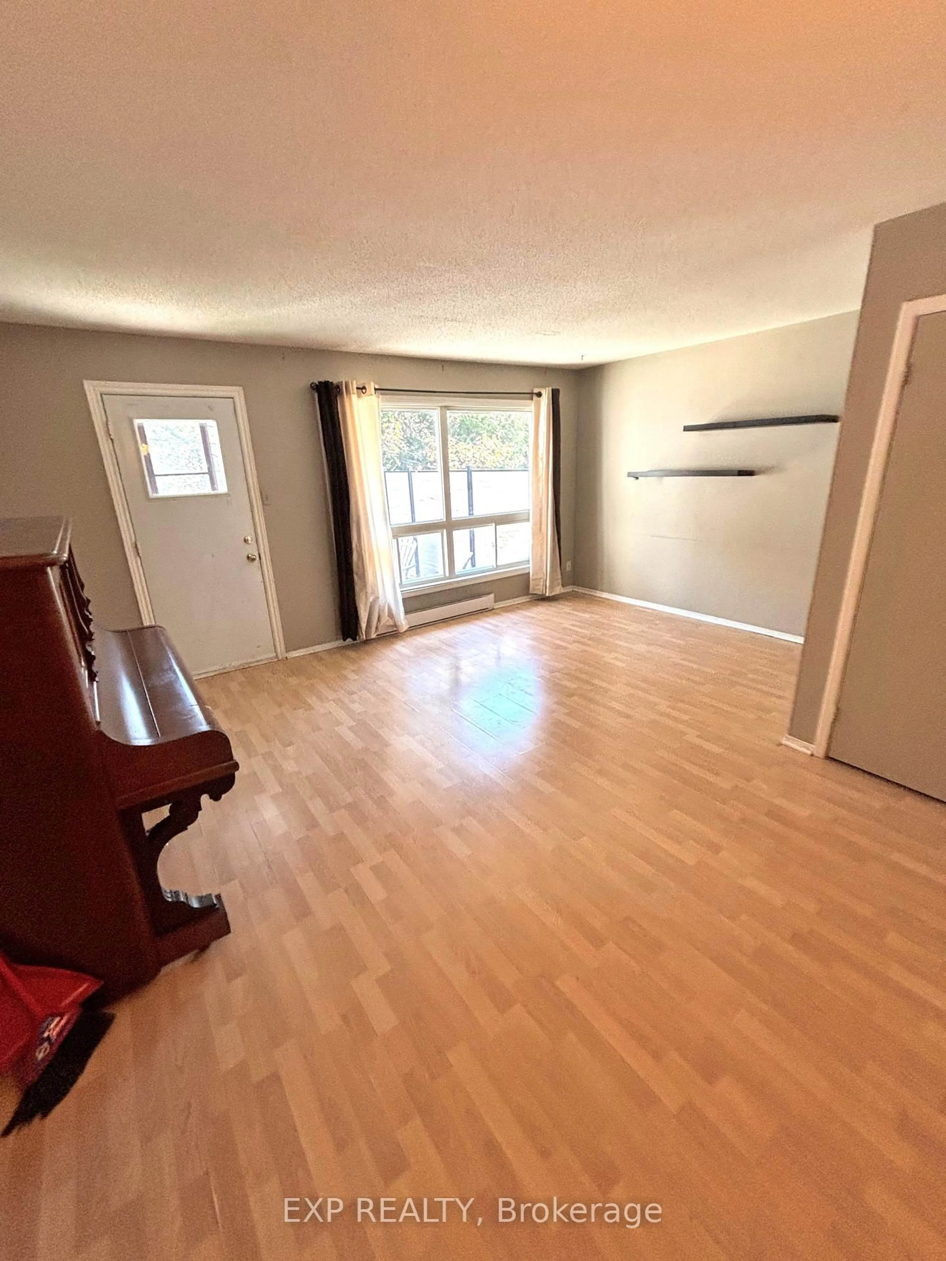 A pic of a room for 41 Pixley Private #10, Ottawa Ontario K1G 4C3