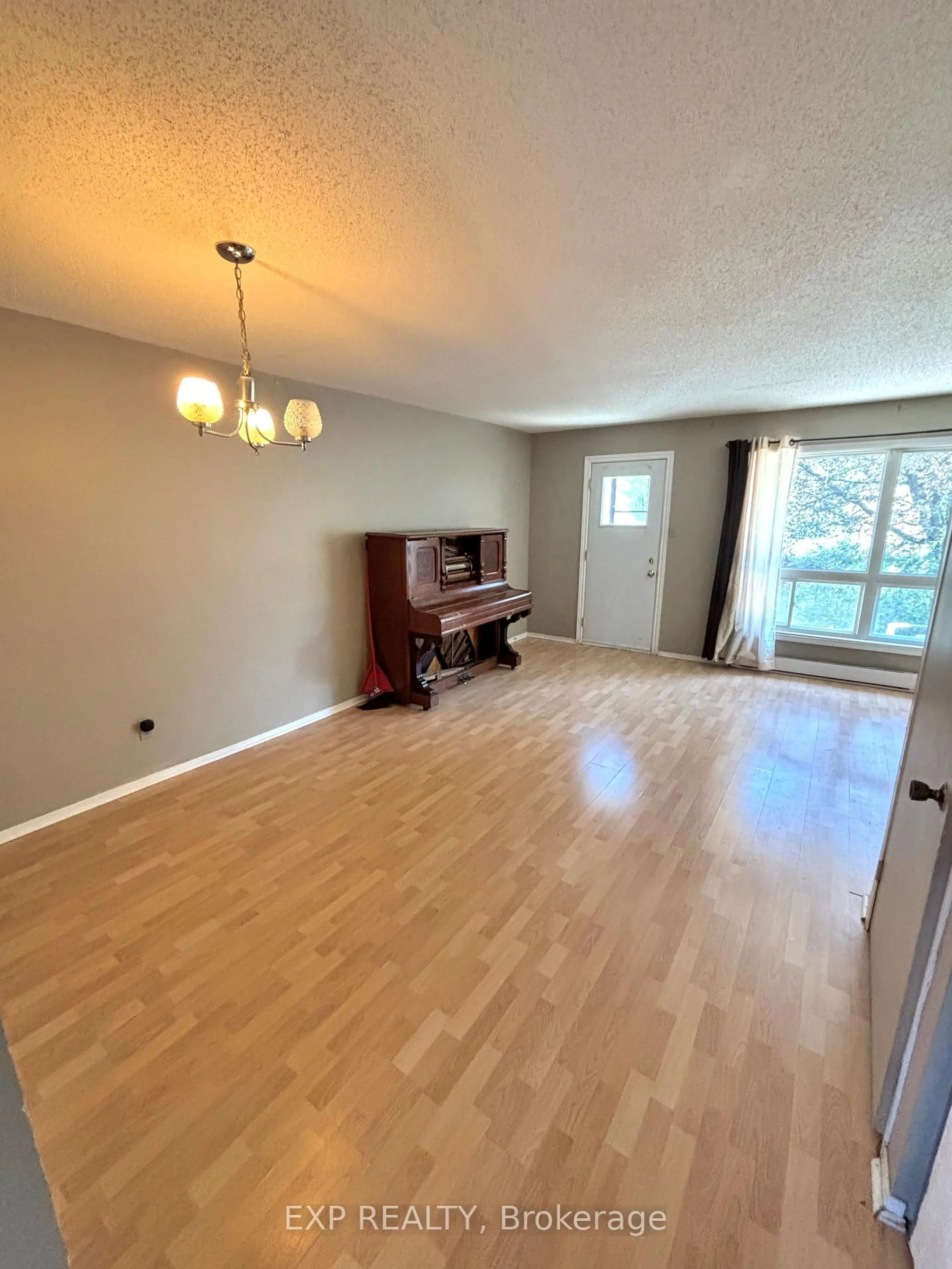 A pic of a room for 41 Pixley Private #10, Ottawa Ontario K1G 4C3