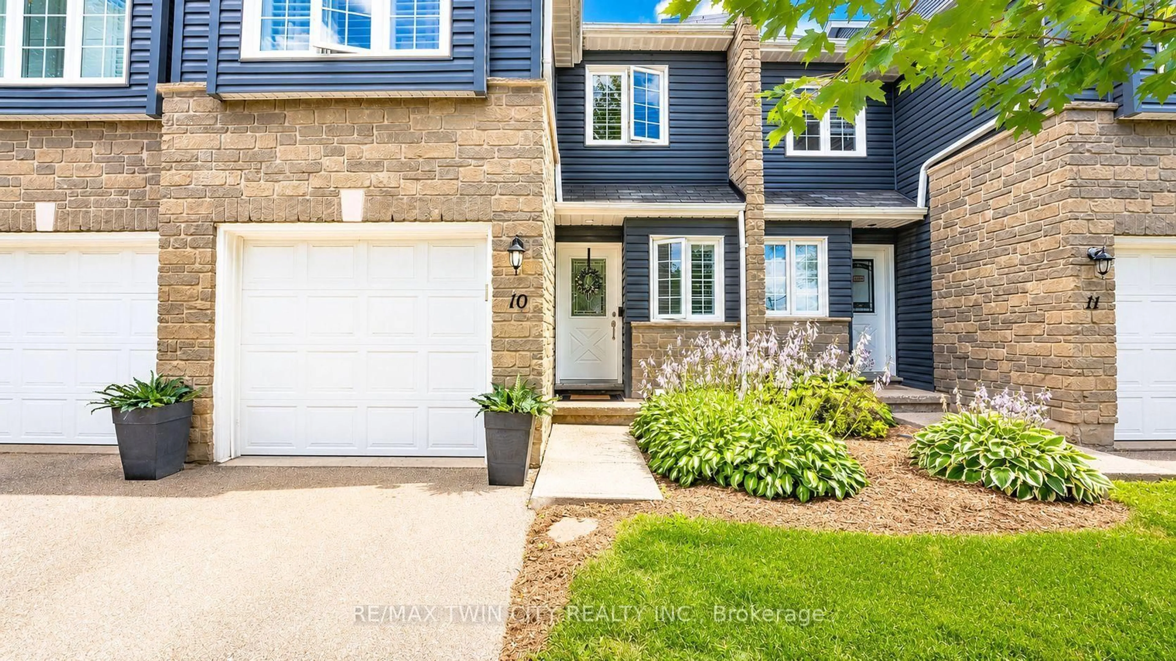 Home with brick exterior material, street for 199 Saginaw Pkwy #10, Cambridge Ontario N1T 1T9