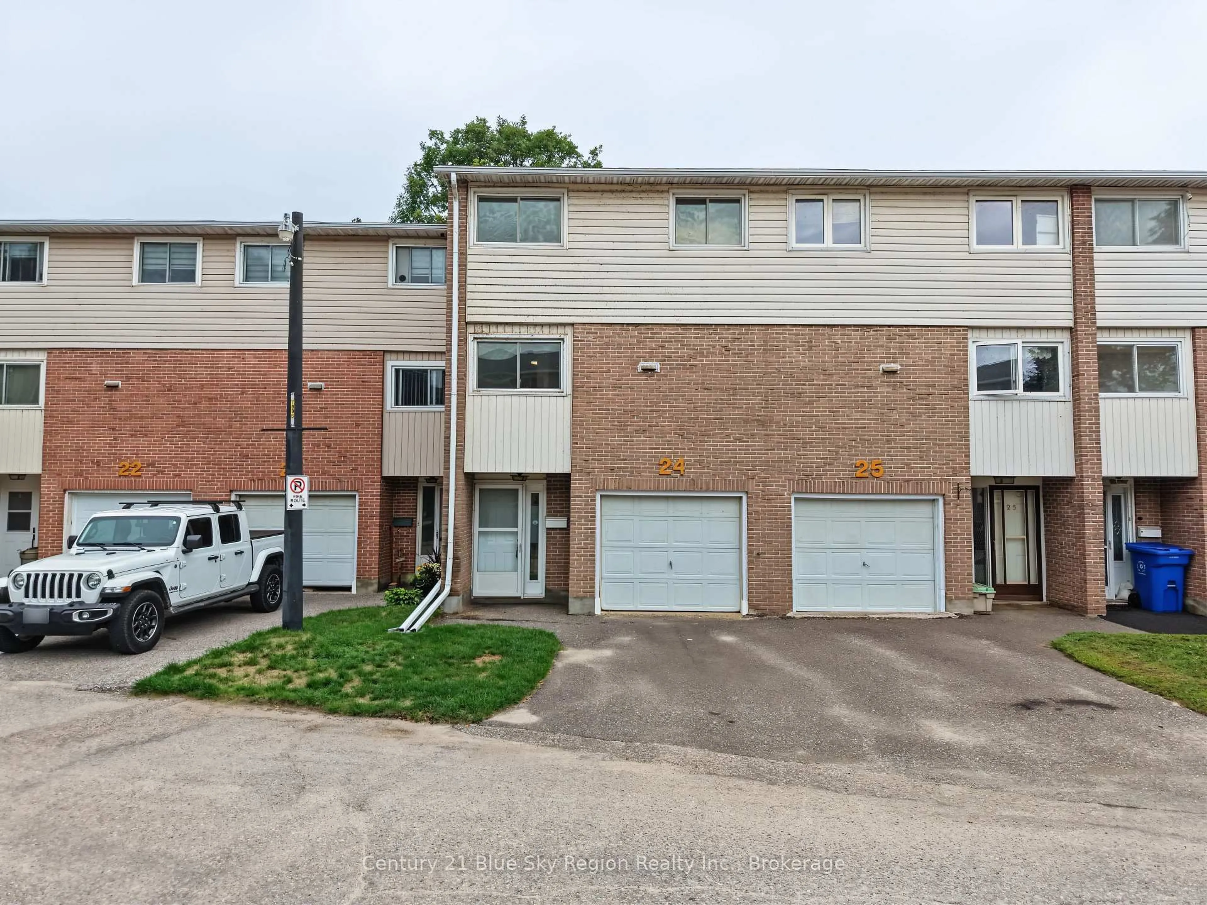 A pic from outside/outdoor area/front of a property/back of a property/a pic from drone, street for 644 Lakeshore Dr #24, North Bay Ontario P1A 3N6
