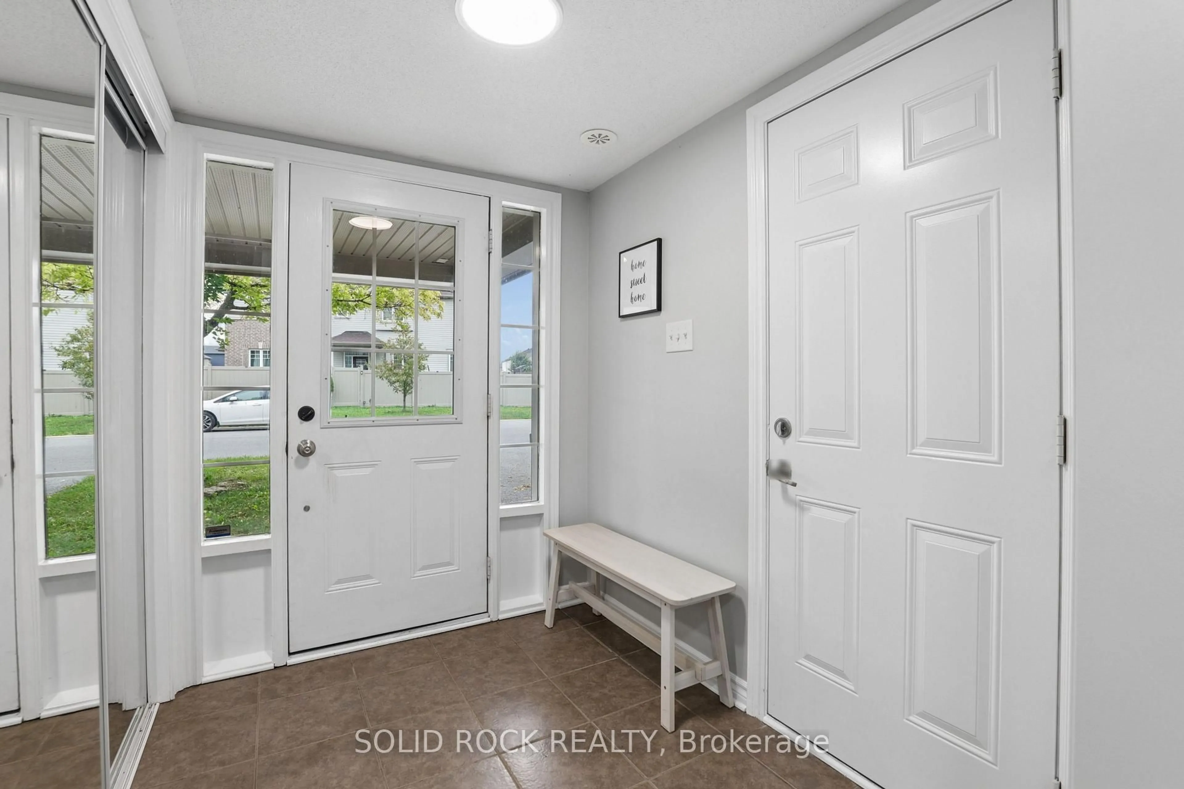 Indoor entryway for 2529 Waterlilly Way, Ottawa Ontario K2J 0K2