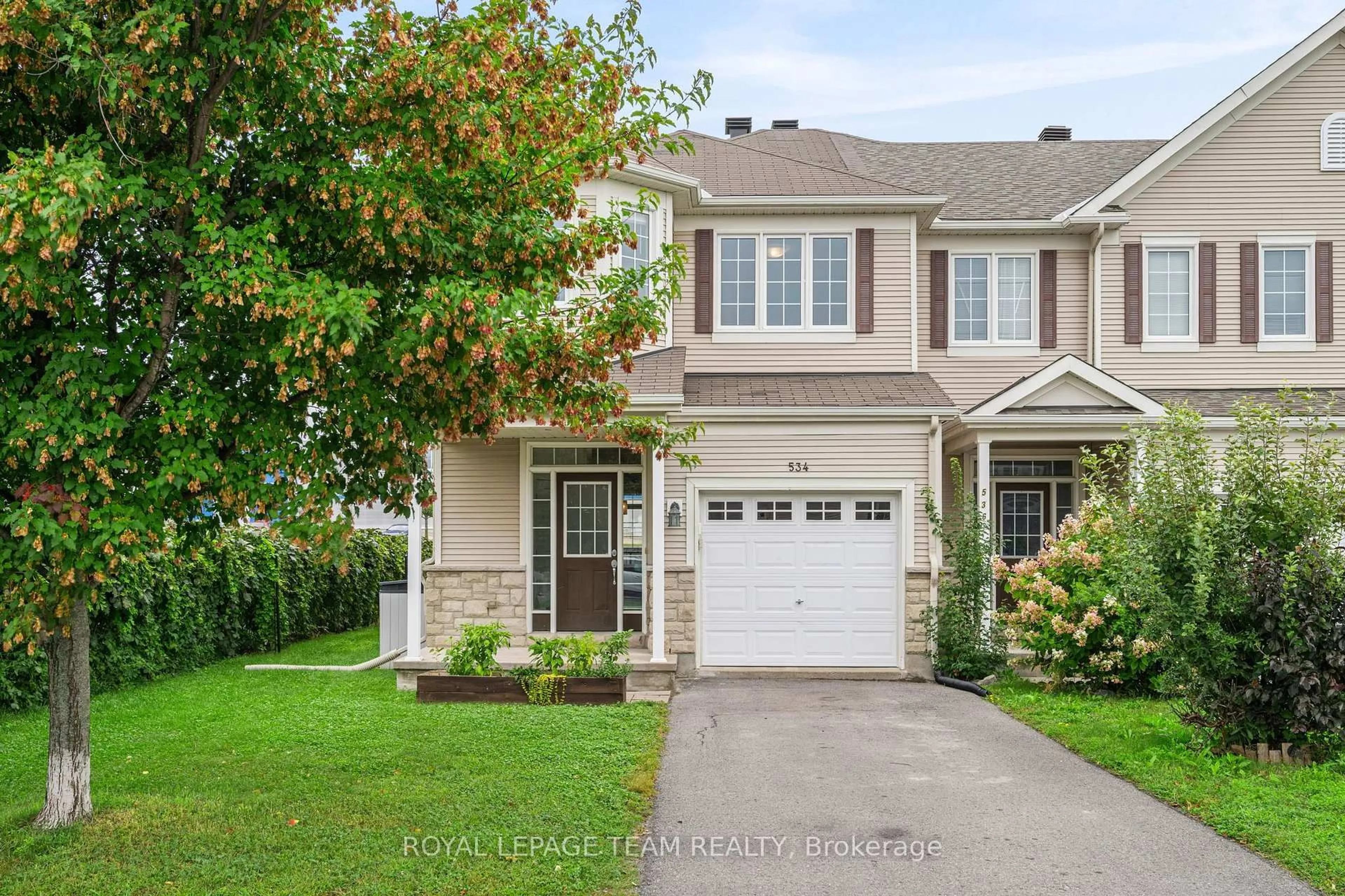 Home with vinyl exterior material, street for 534 Barrick Hill Rd, Ottawa Ontario K2M 0B4