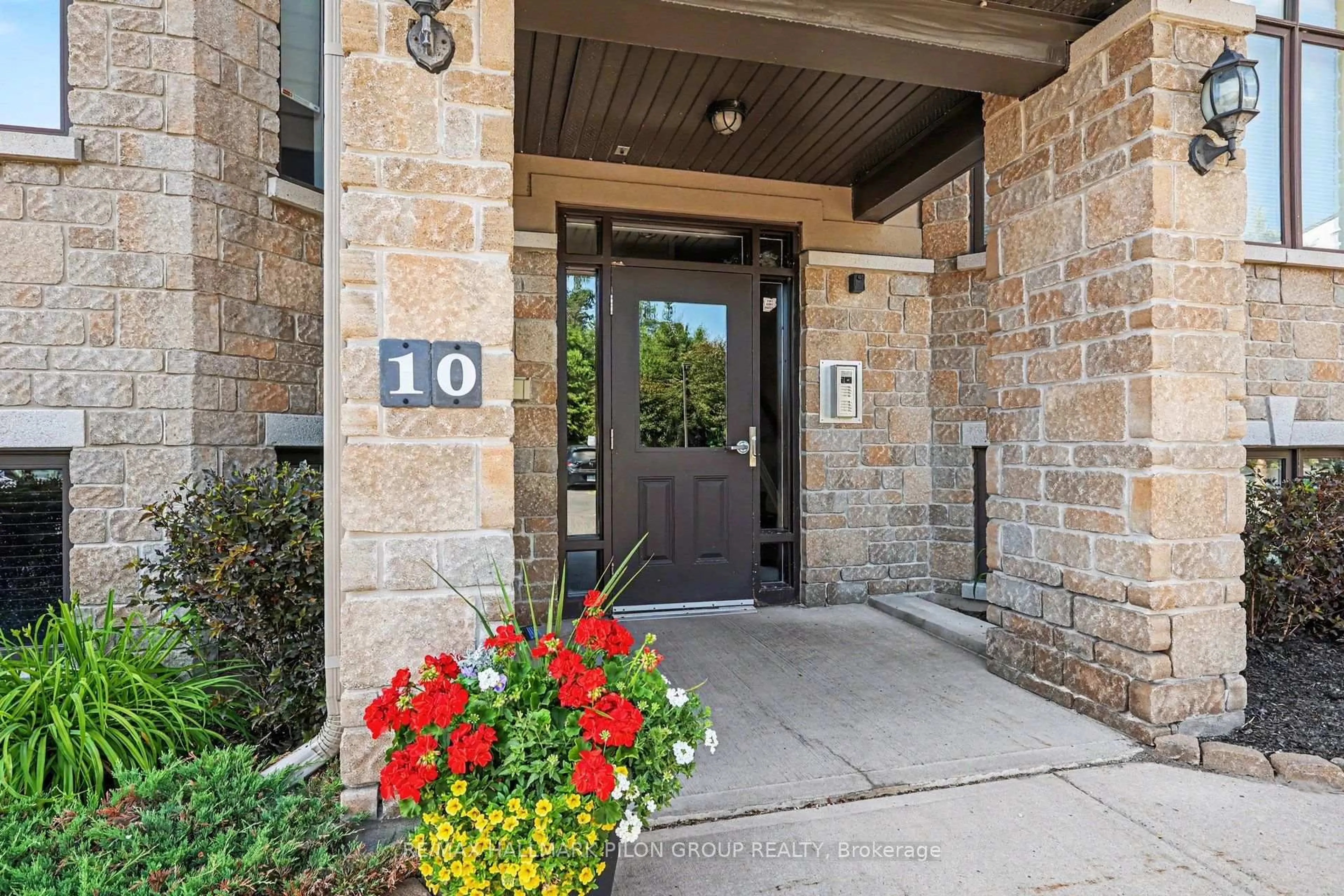 Indoor entryway for 10 Prestige Circ #7, Ottawa Ontario K4A 0W9