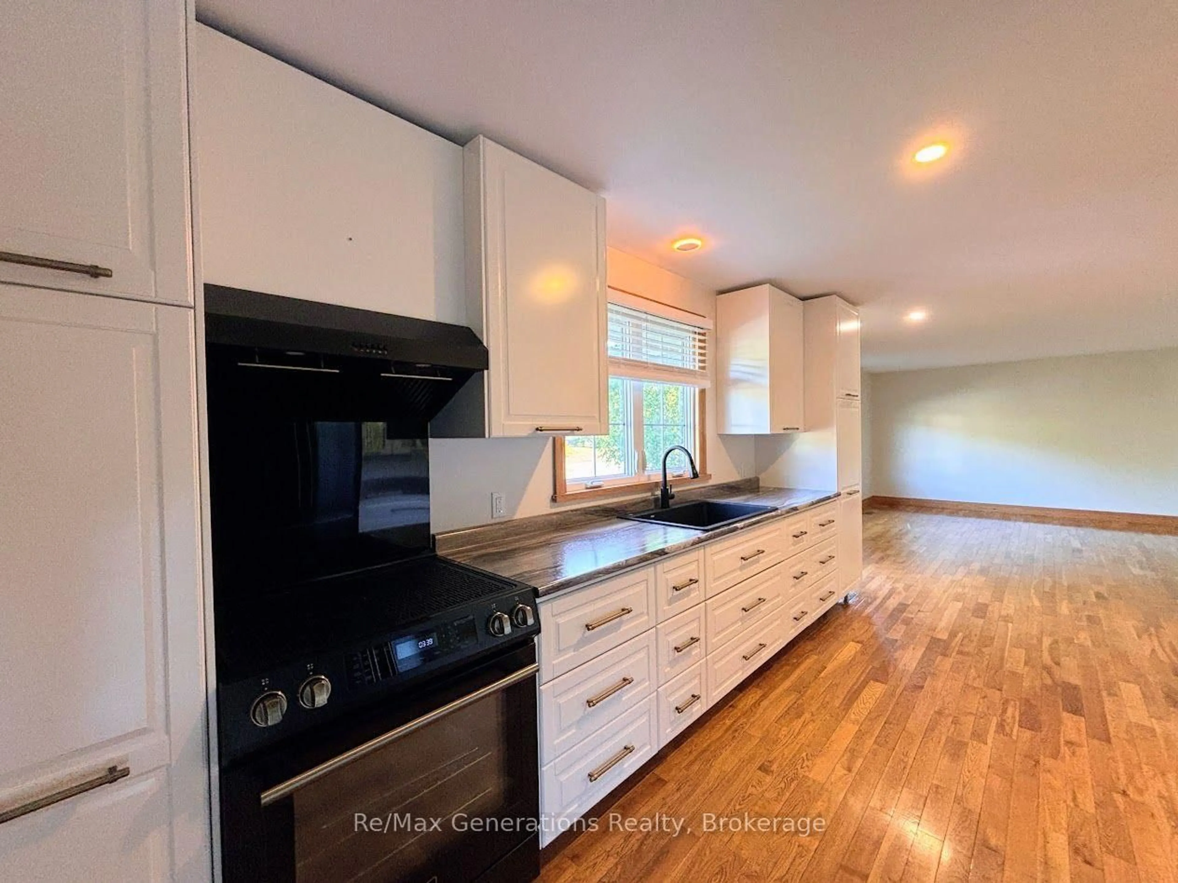 Open concept kitchen, unknown for 34 Redwing Ave, Manitouwadge Ontario P0T 2C0