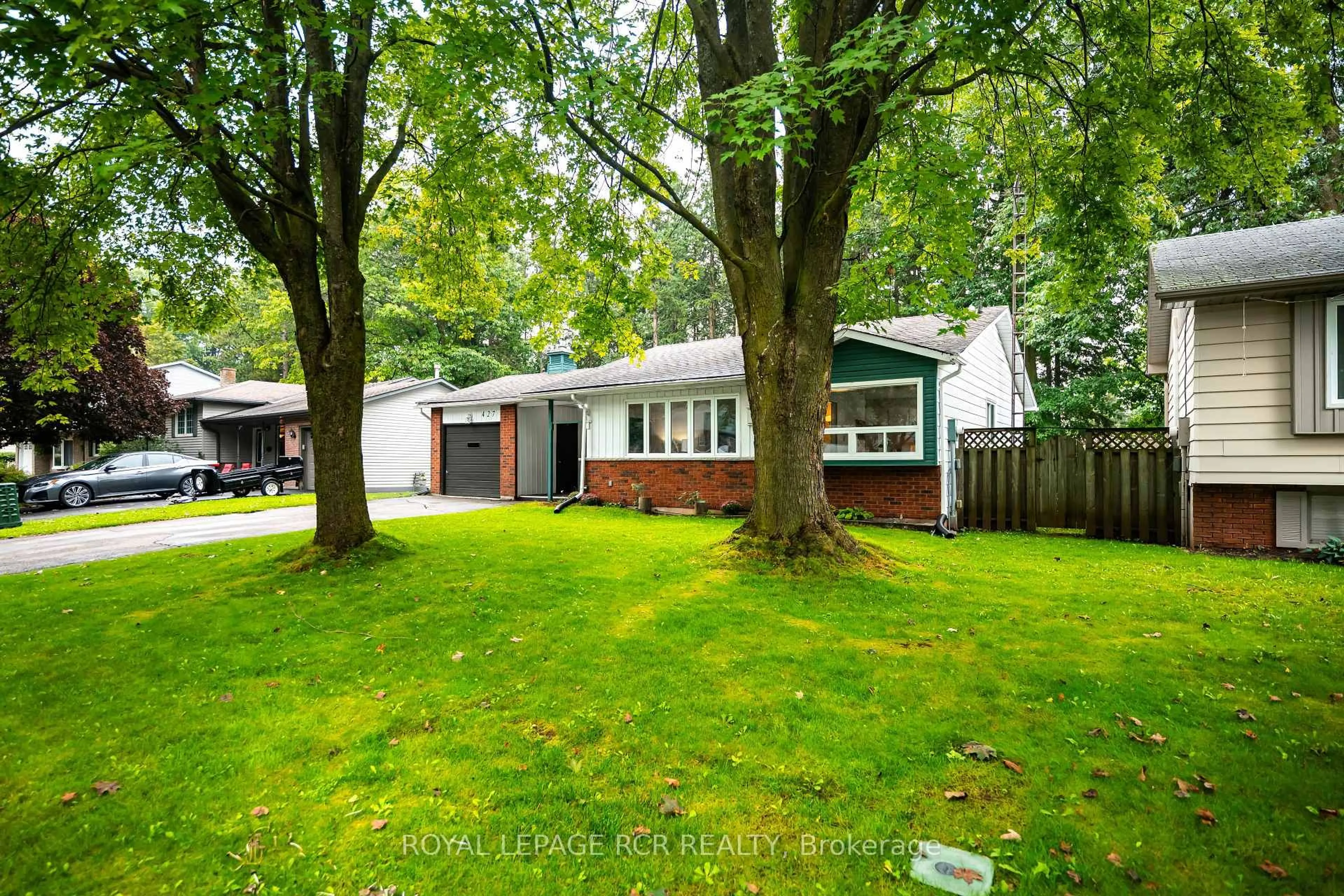 Home with vinyl exterior material, street for 427 Pineview Gdns, Shelburne Ontario L9V 3A2