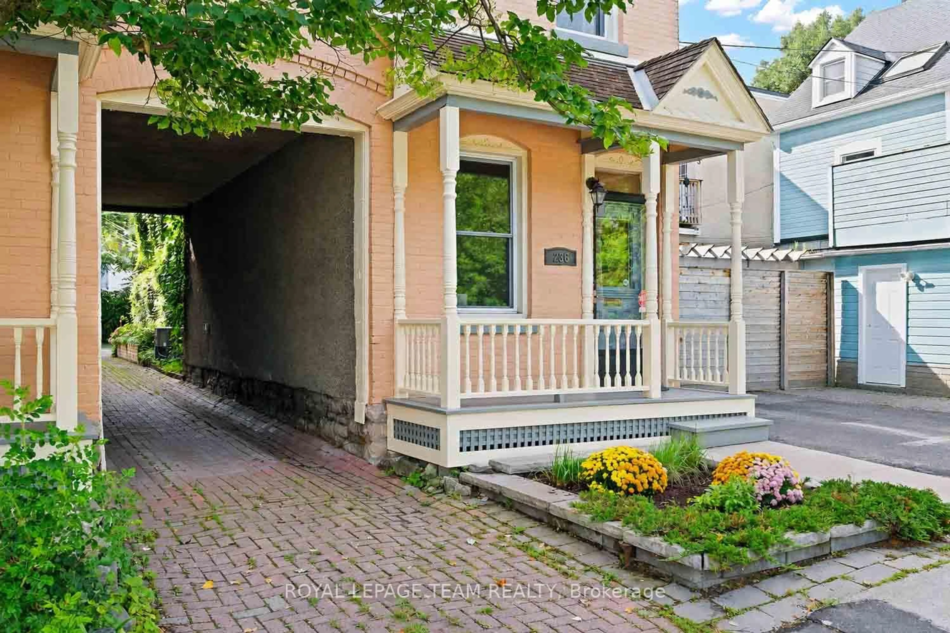 Patio, street for 236 Cathcart St, Ottawa Ontario K1N 5C3