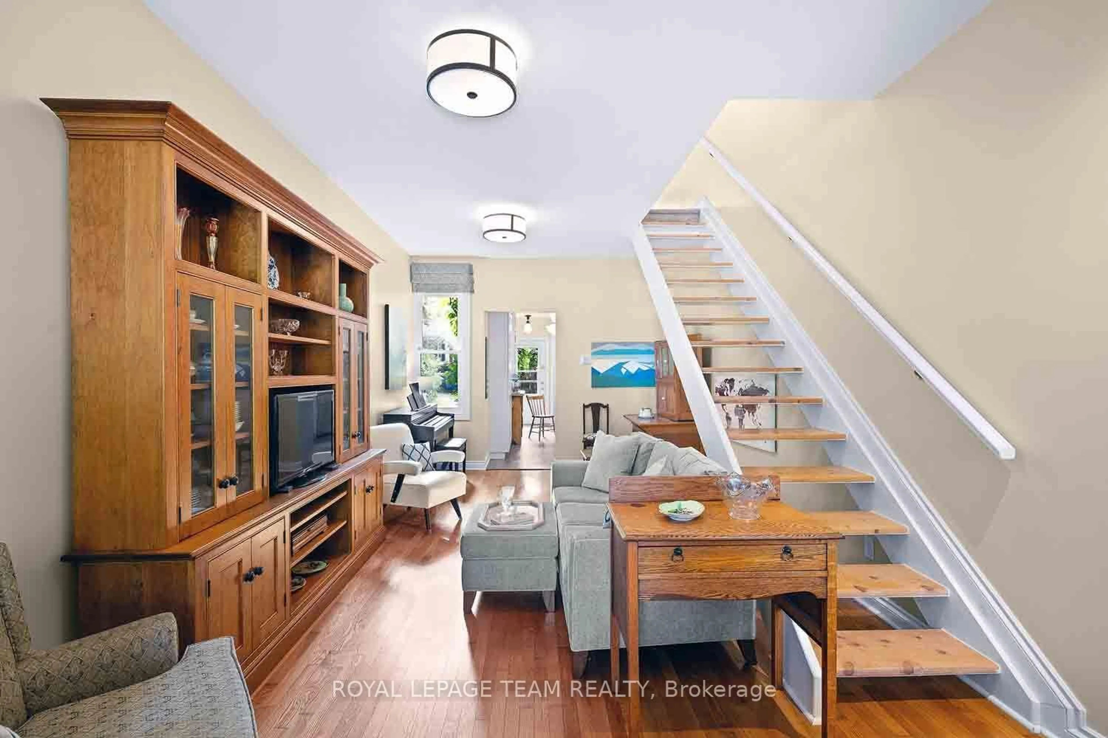 Unknown for 236 Cathcart St, Ottawa Ontario K1N 5C3