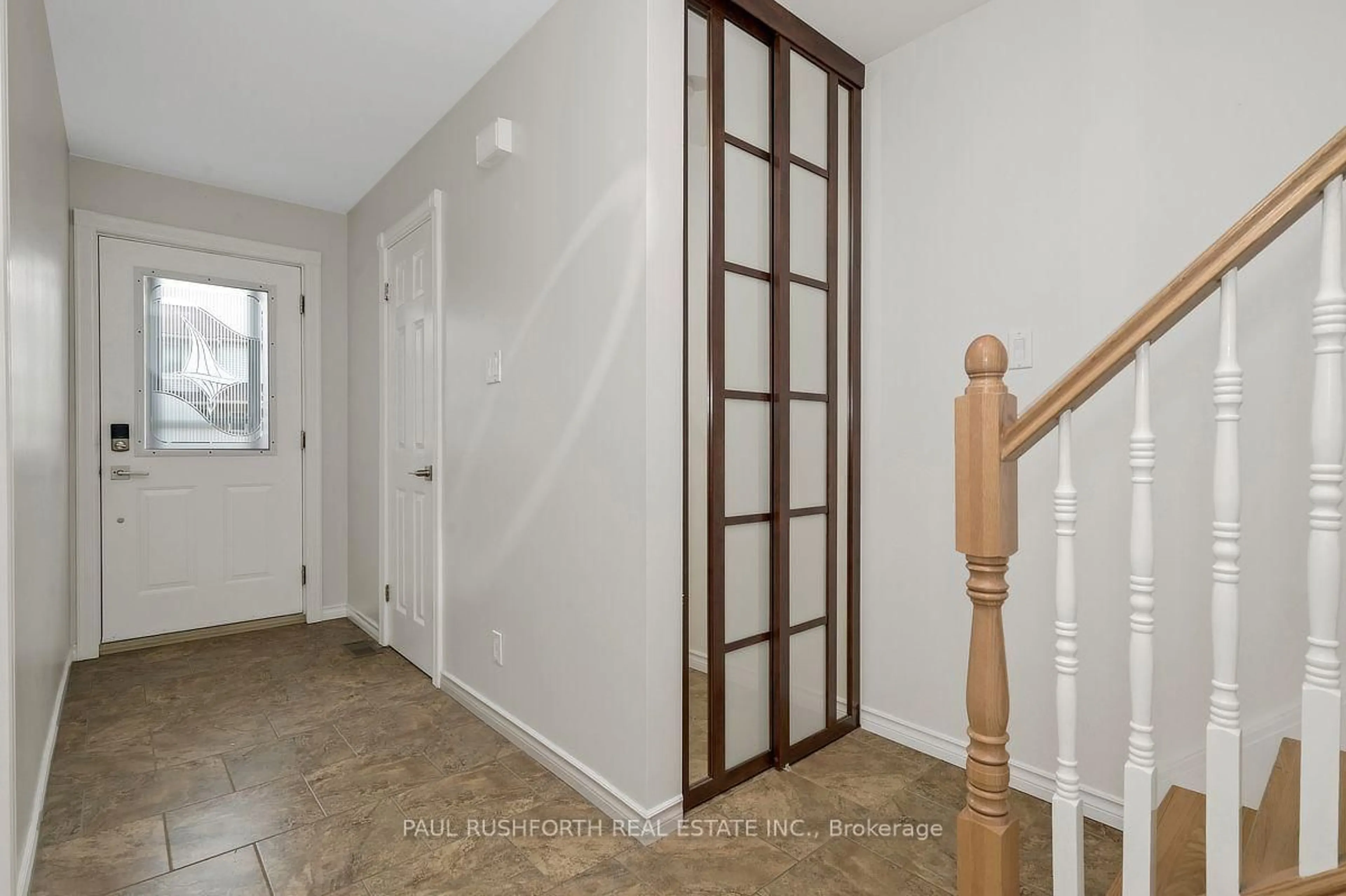Indoor entryway for 597 Canotia Pl, Orleans Ontario K4A 2H4
