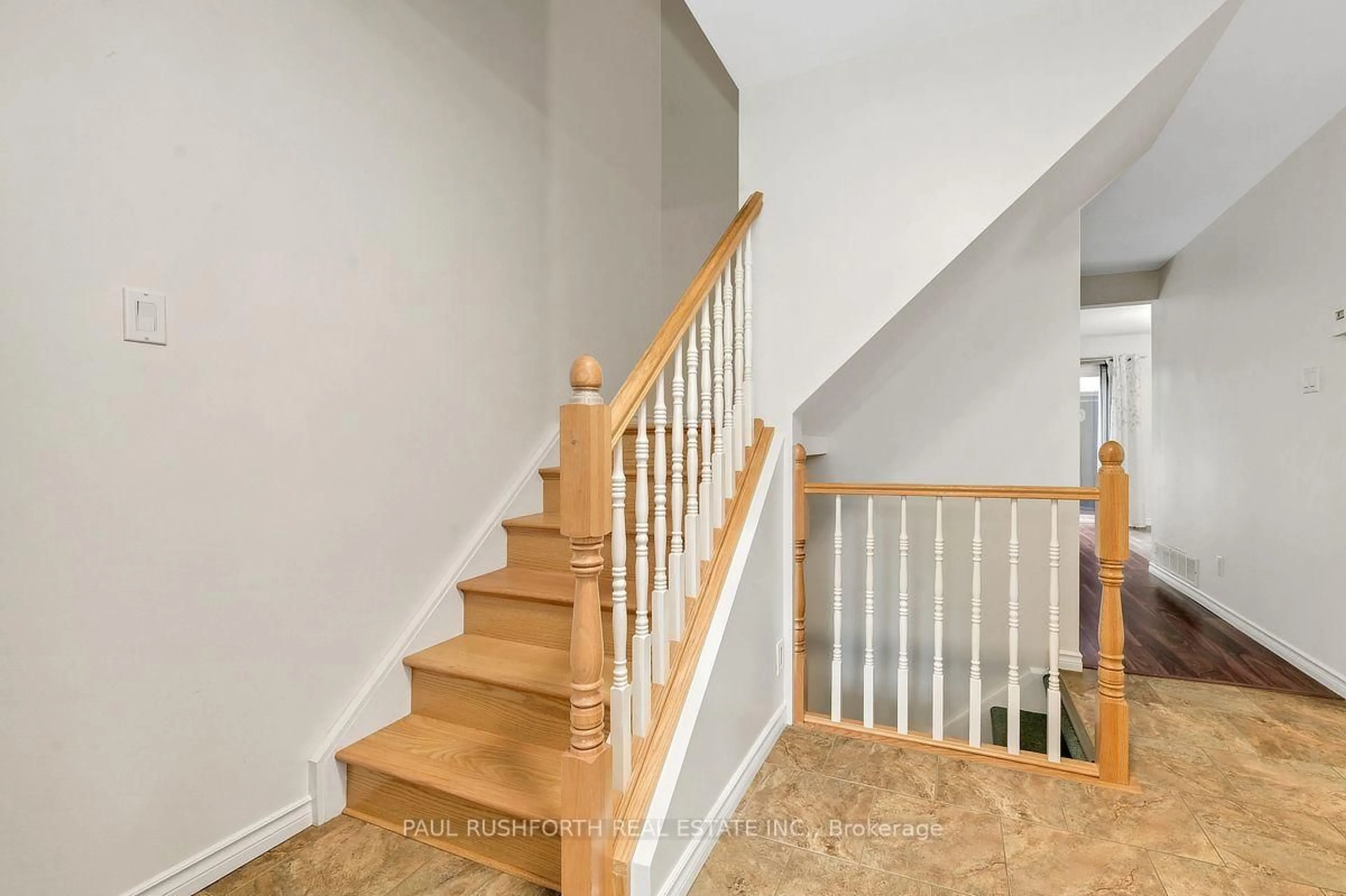 Stairs for 597 Canotia Pl, Orleans Ontario K4A 2H4