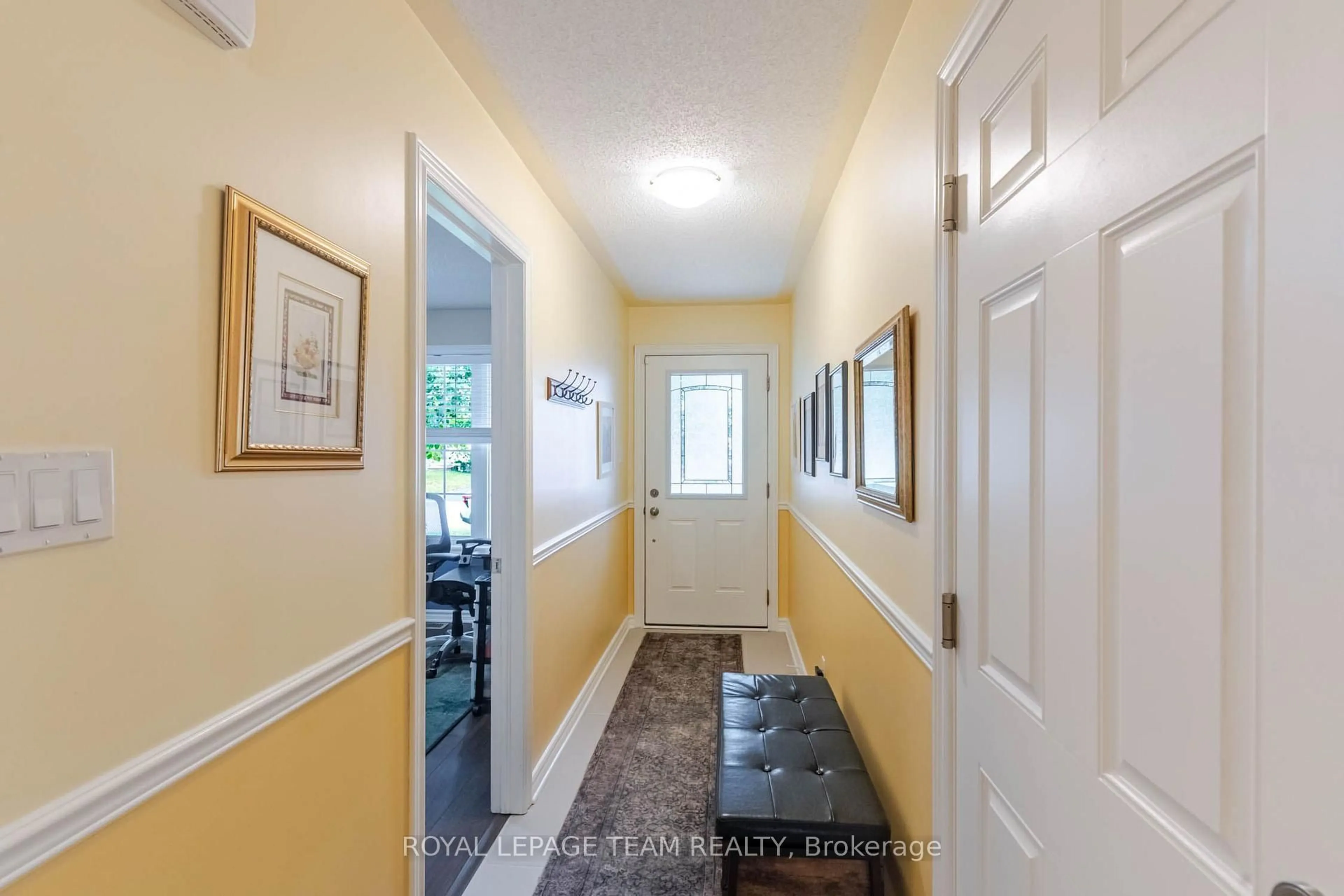 Indoor entryway for 326 Finner Crt, Almonte Ontario K0A 1A0