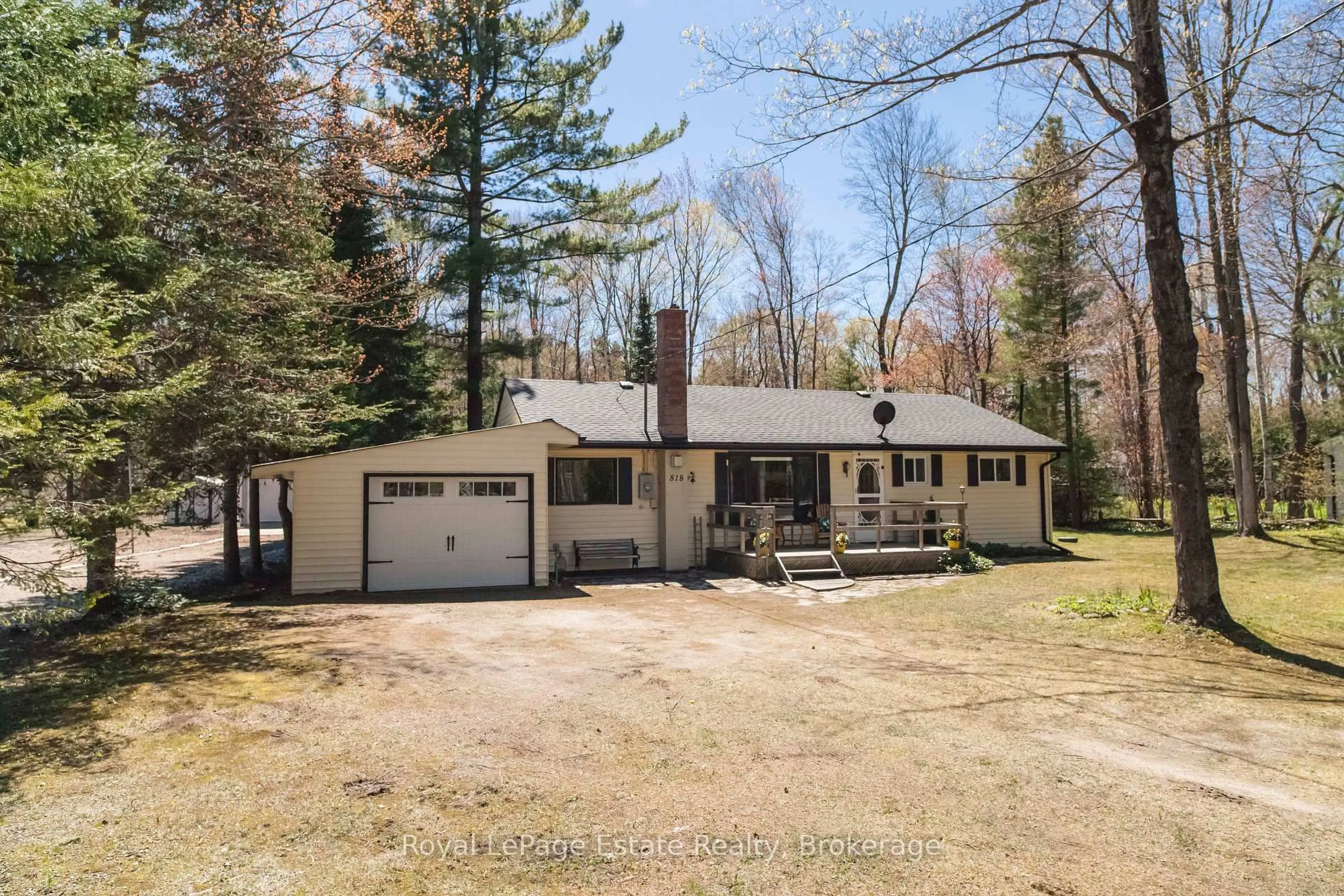 A pic from outside/outdoor area/front of a property/back of a property/a pic from drone, street for 818 Sixth St, South Bruce Peninsula Ontario N0H 2G0