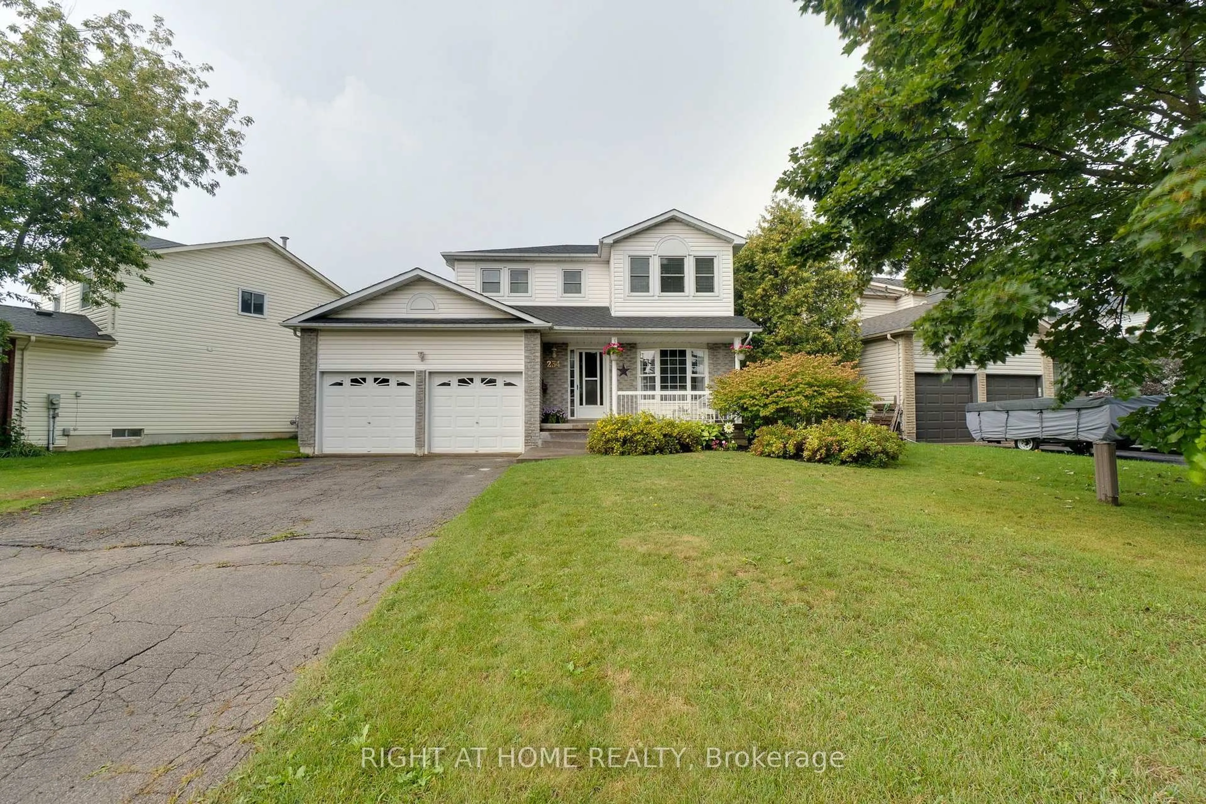 A pic from outside/outdoor area/front of a property/back of a property/a pic from drone, street for 234 Philip Crt, Centre Wellington Ontario N1M 3M9