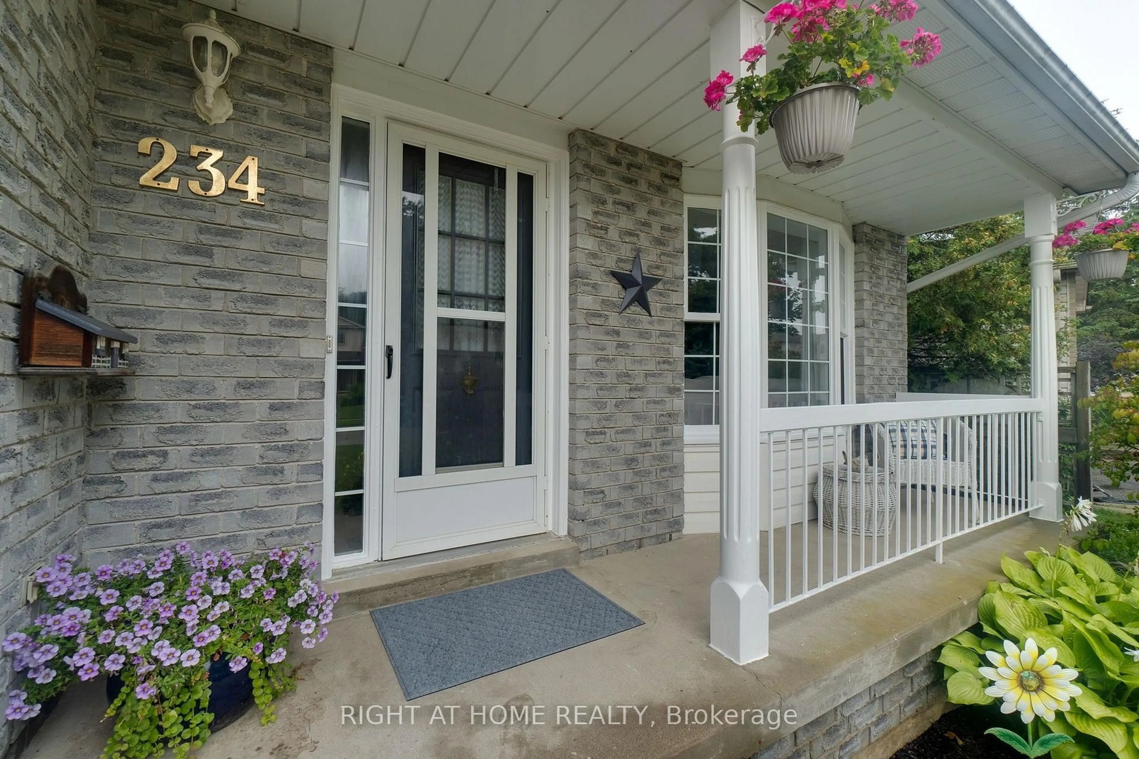 Indoor entryway for 234 Philip Crt, Centre Wellington Ontario N1M 3M9