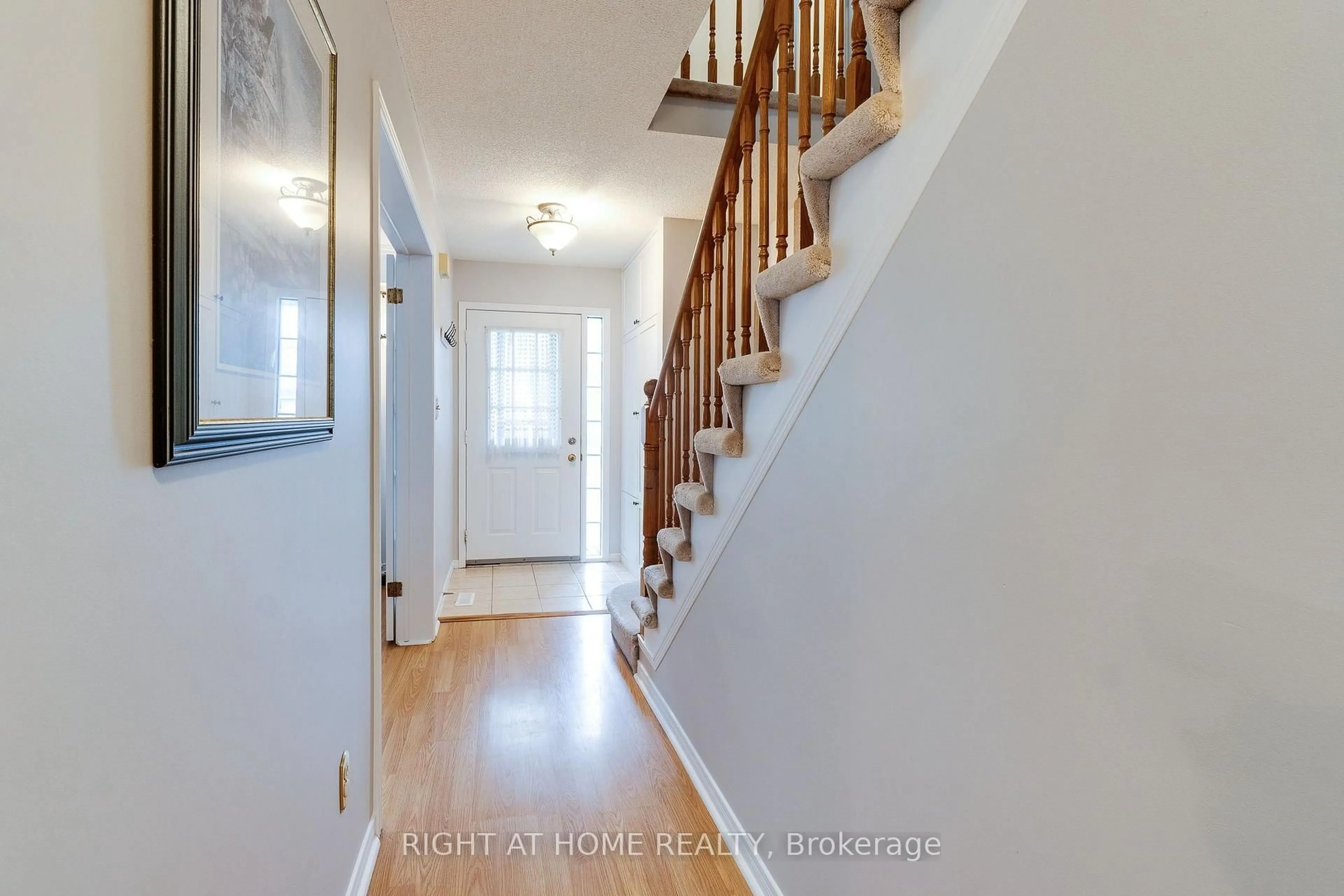 Indoor entryway for 234 Philip Crt, Centre Wellington Ontario N1M 3M9