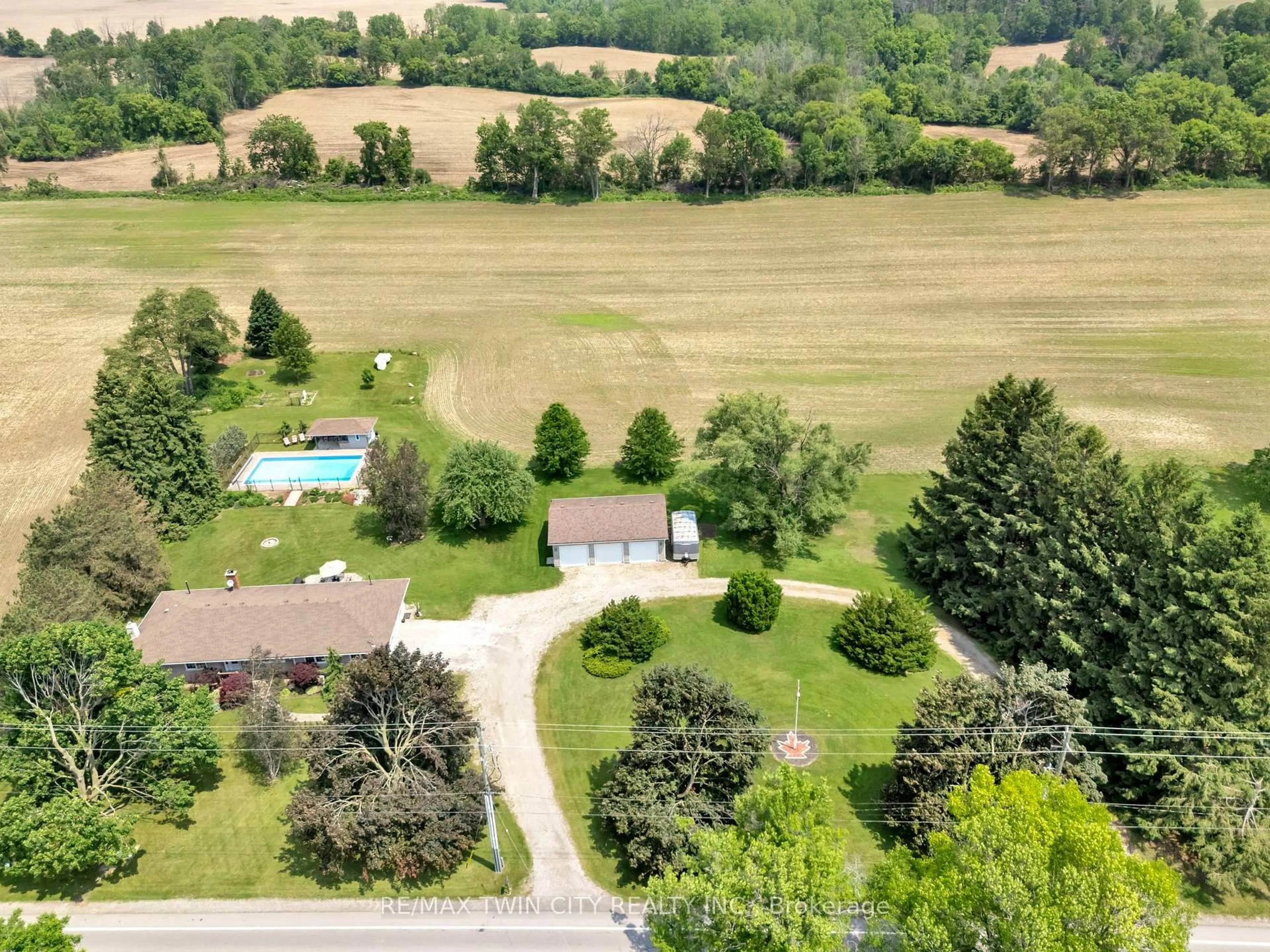 A pic from outside/outdoor area/front of a property/back of a property/a pic from drone, unknown for 325 Ellis Ave, Brantford Ontario N3T 5L5