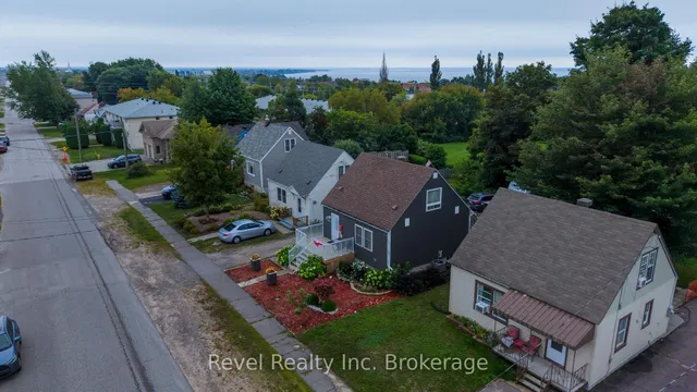 1343 Copeland St, North Bay 3