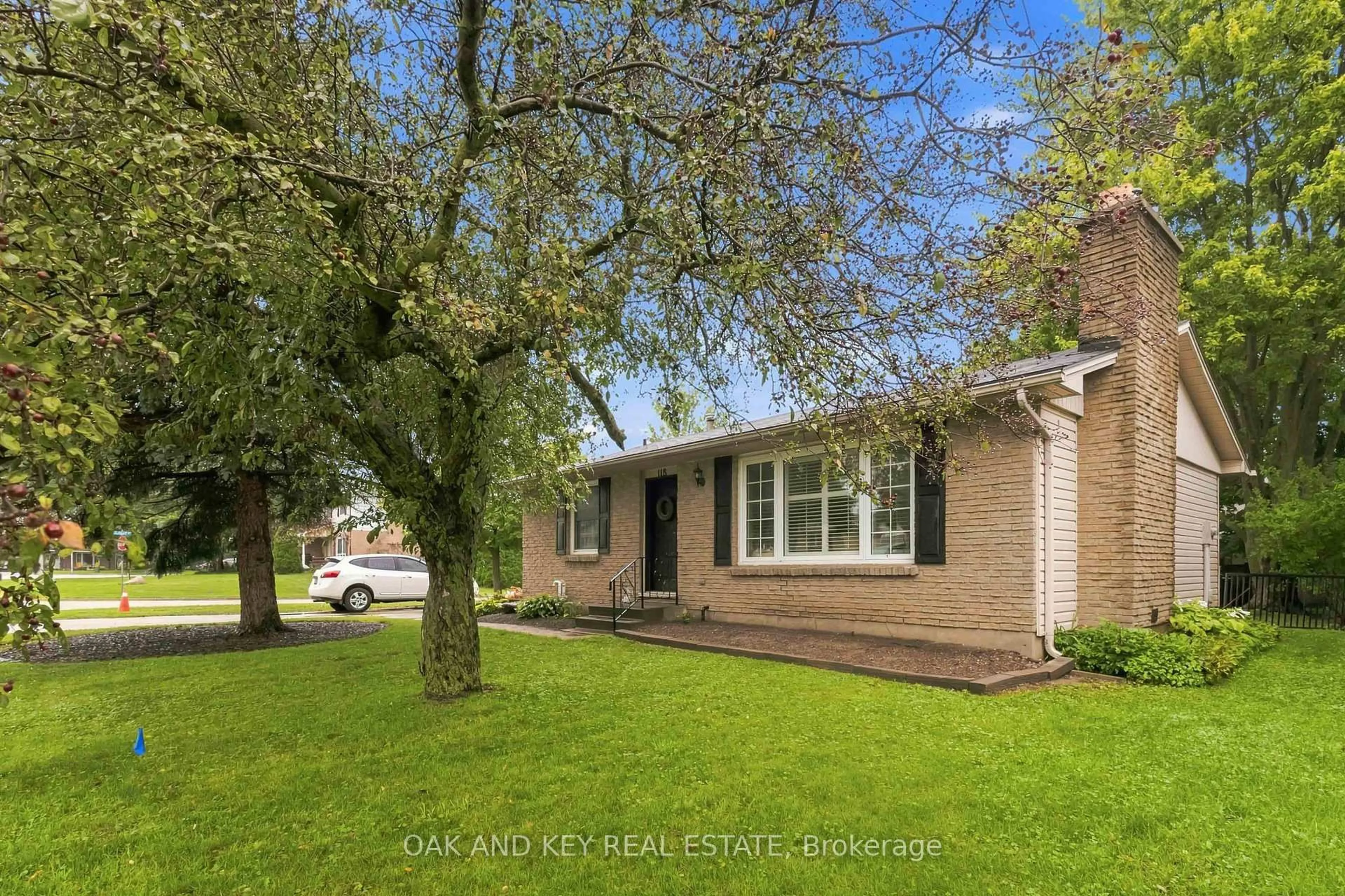 Home with brick exterior material, street for 118 Harold Crt, Lucan Biddulph Ontario N0M 2J0