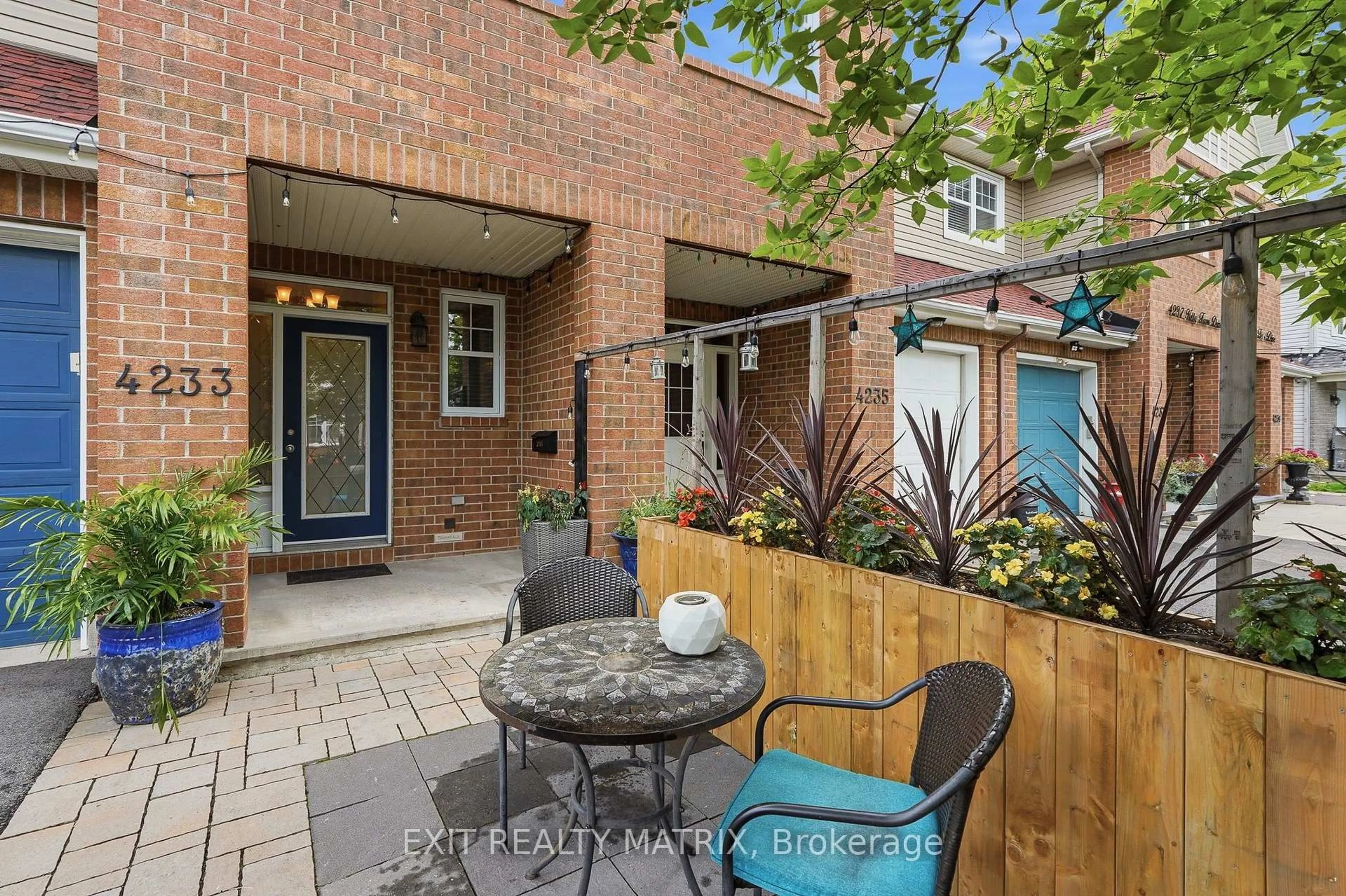 Patio, street for 4233 Kelly Farm Dr, Ottawa Ontario K1T 0A5