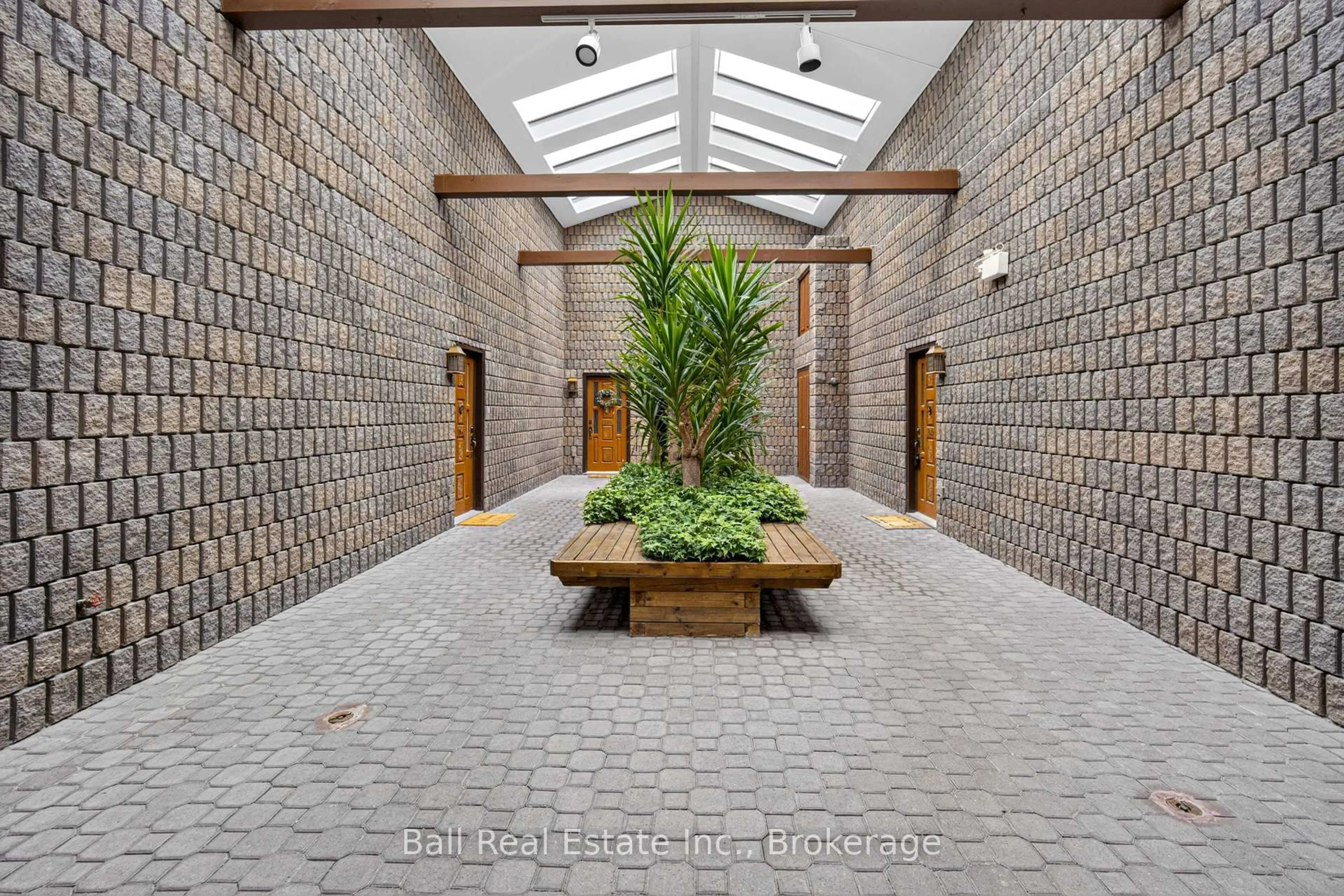 Indoor foyer for 200 East St S #103, Kawartha Lakes Ontario K0M 1A0