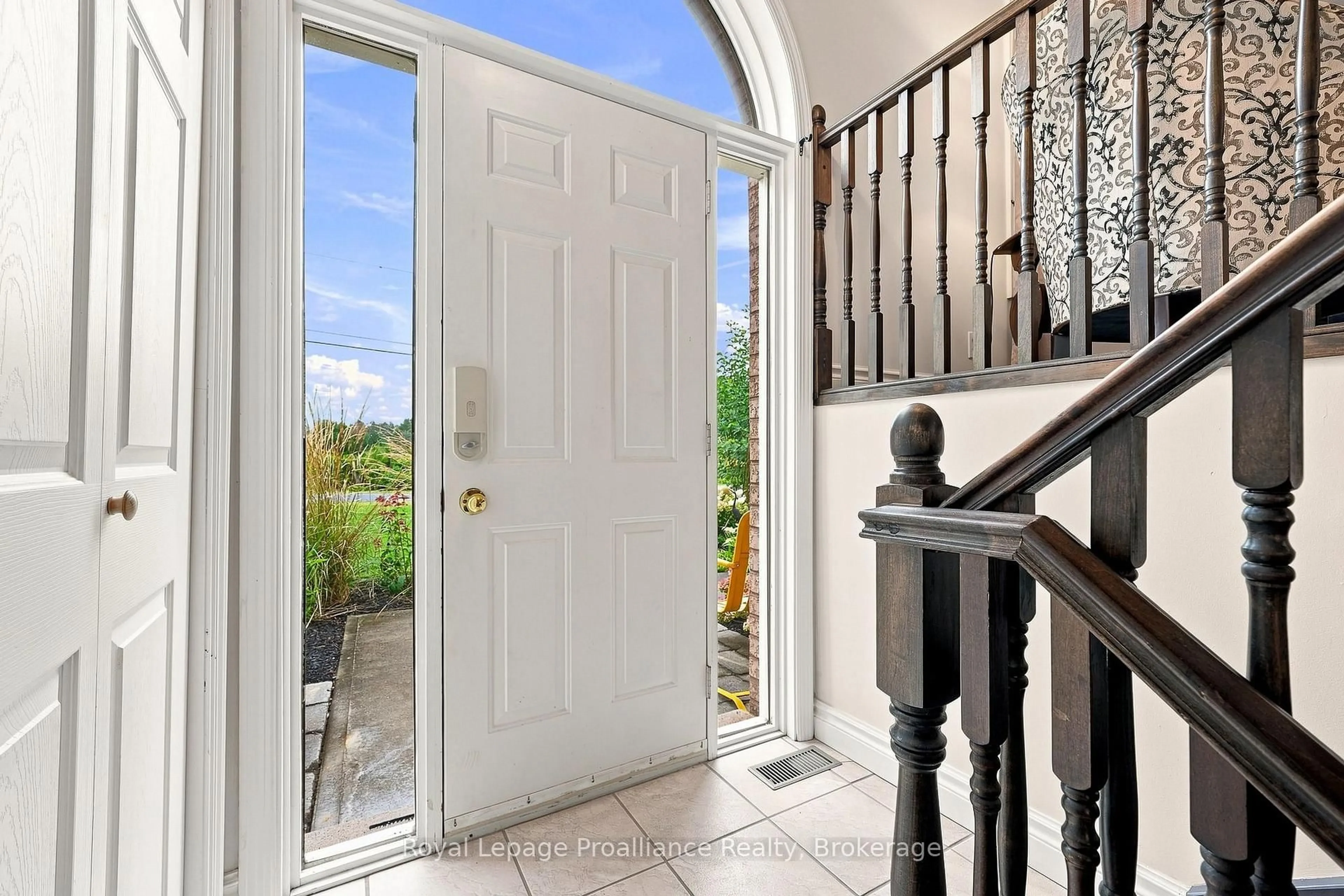 Indoor entryway for 131 Ashley St, Quinte West Ontario K0K 2B0