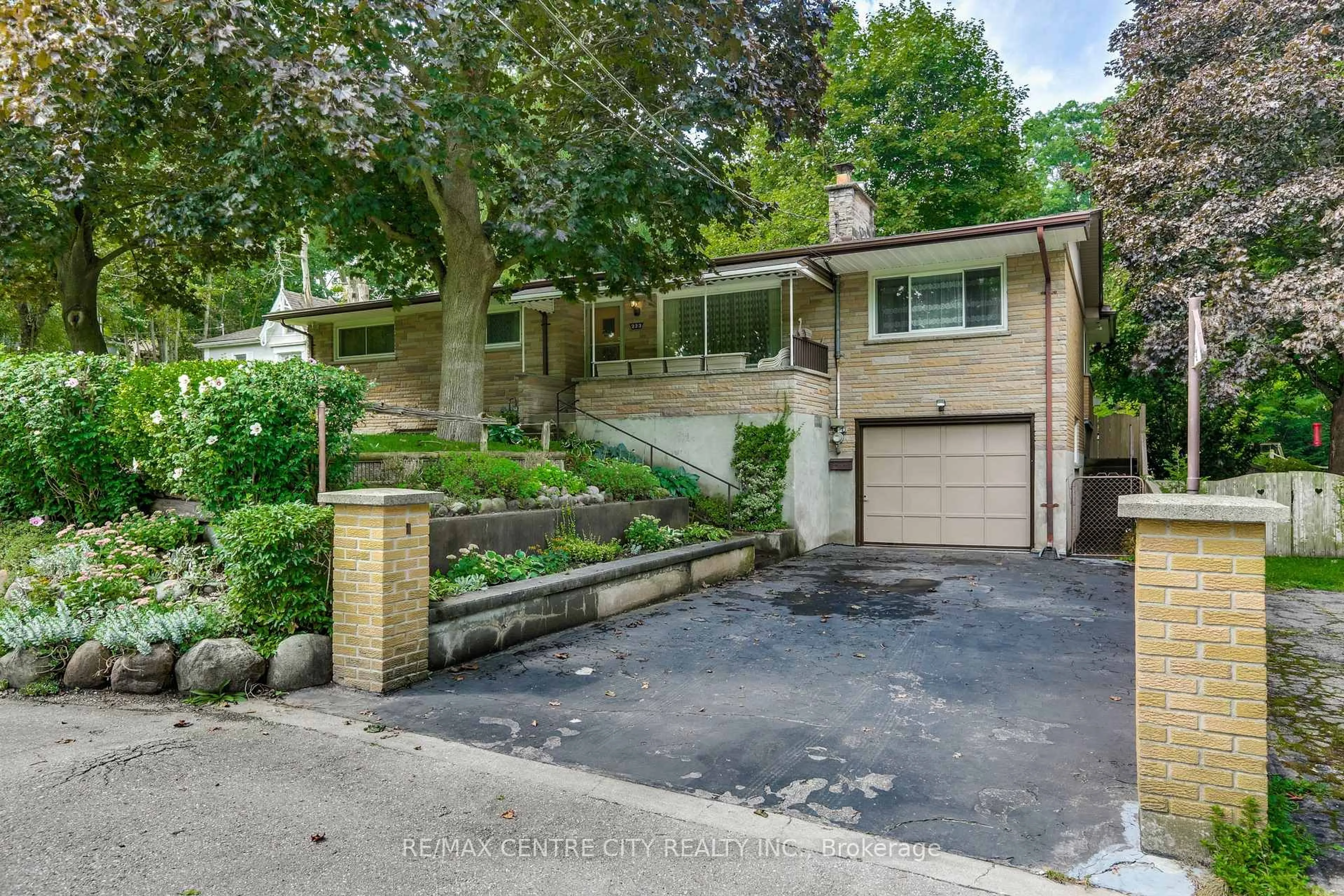 Unknown for 223 Halls Mill Rd, London South Ontario N6K 2L3