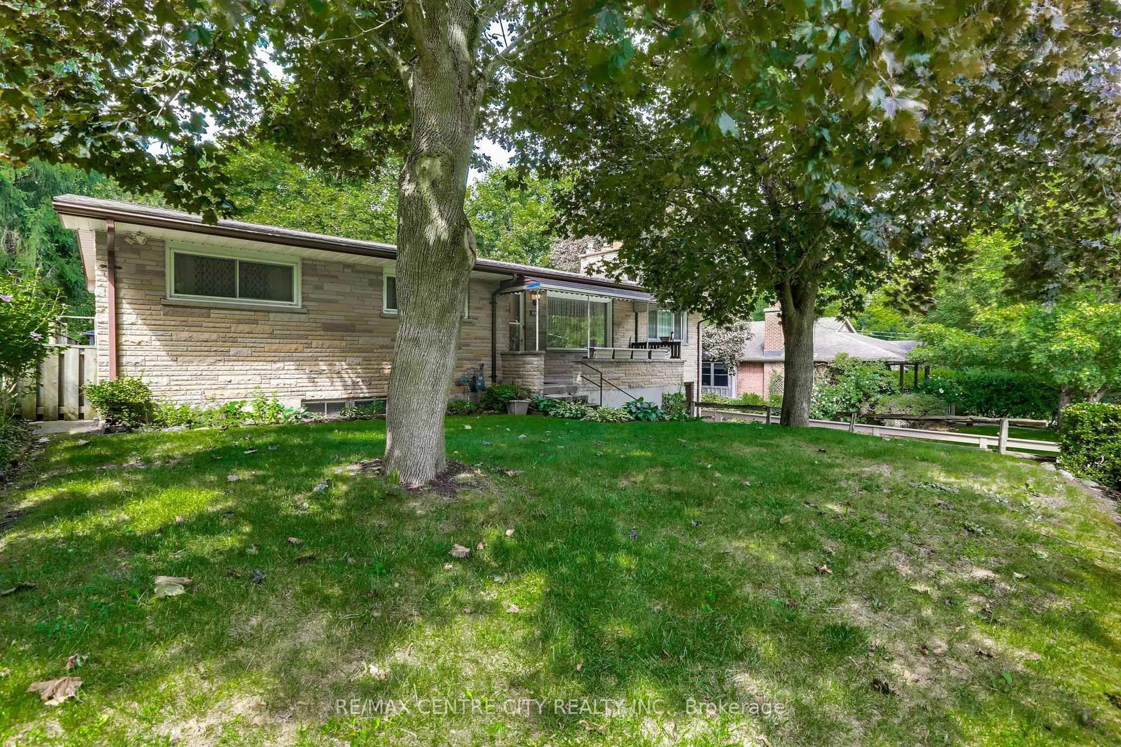 Patio, street for 223 Halls Mill Rd, London South Ontario N6K 2L3