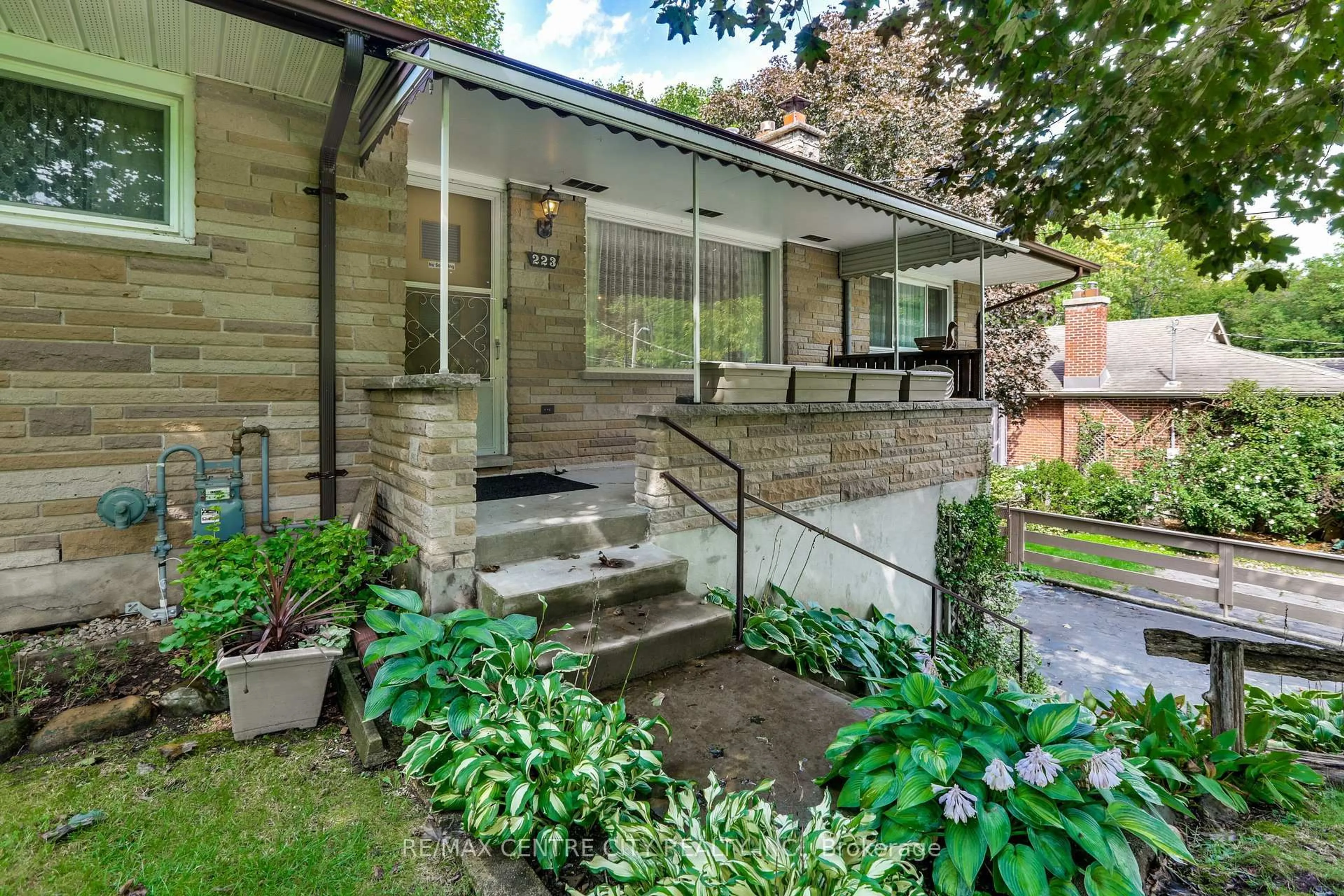 Unknown for 223 Halls Mill Rd, London South Ontario N6K 2L3