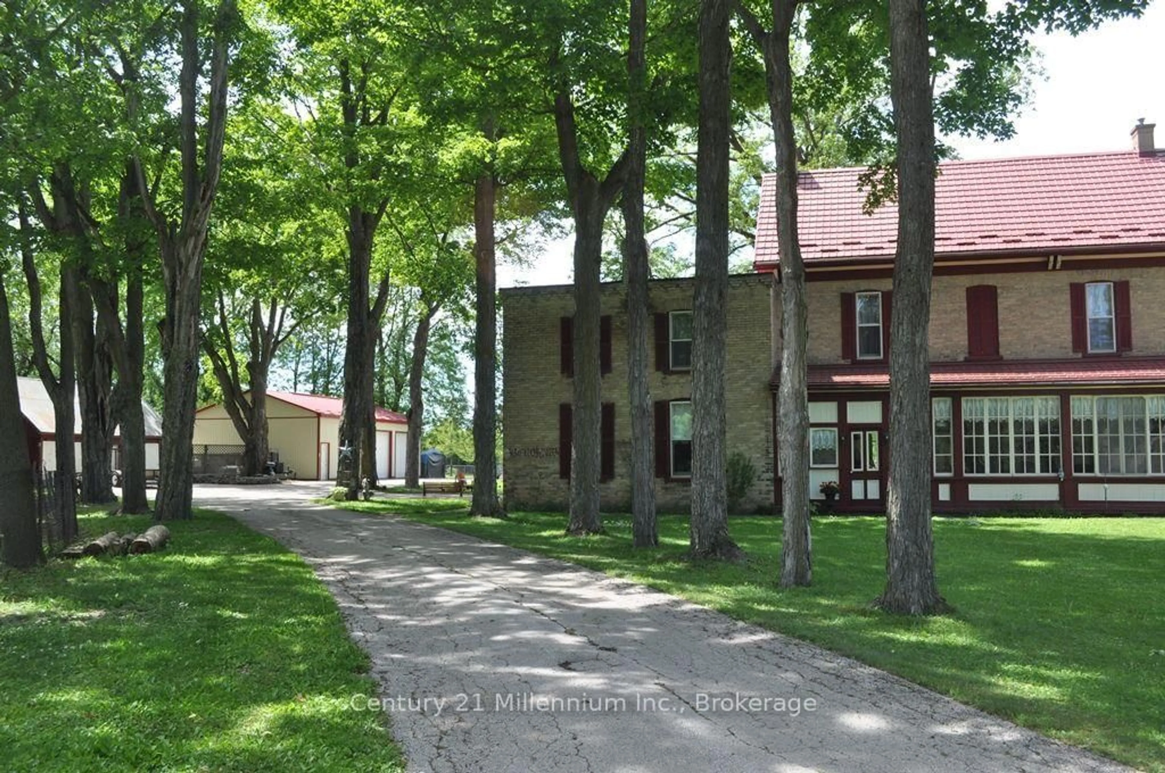 Patio, street for 1 Jessie St, Huron-Kinloss Ontario N0G 2R0
