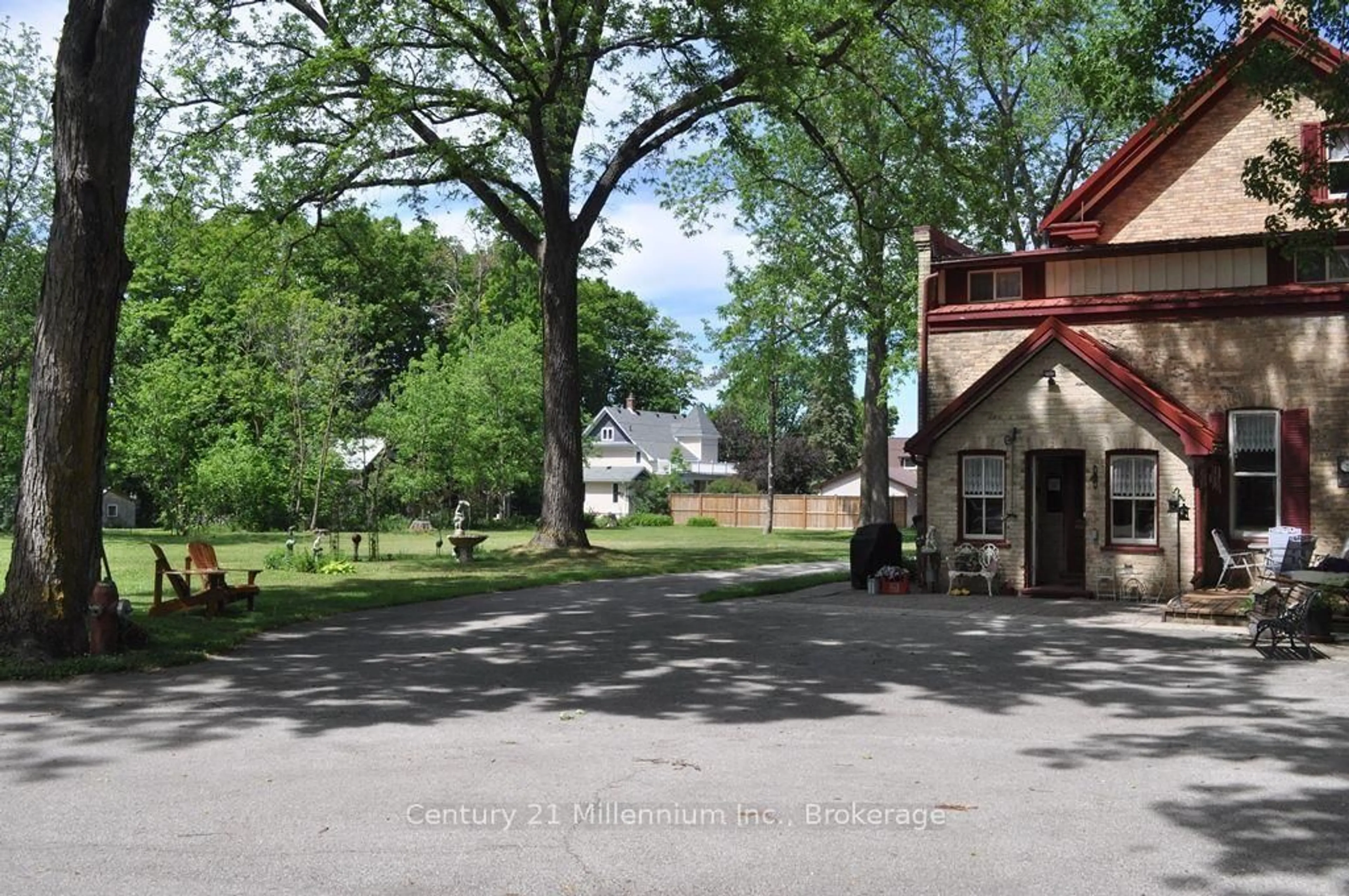 Patio, street for 1 Jessie St, Huron-Kinloss Ontario N0G 2R0