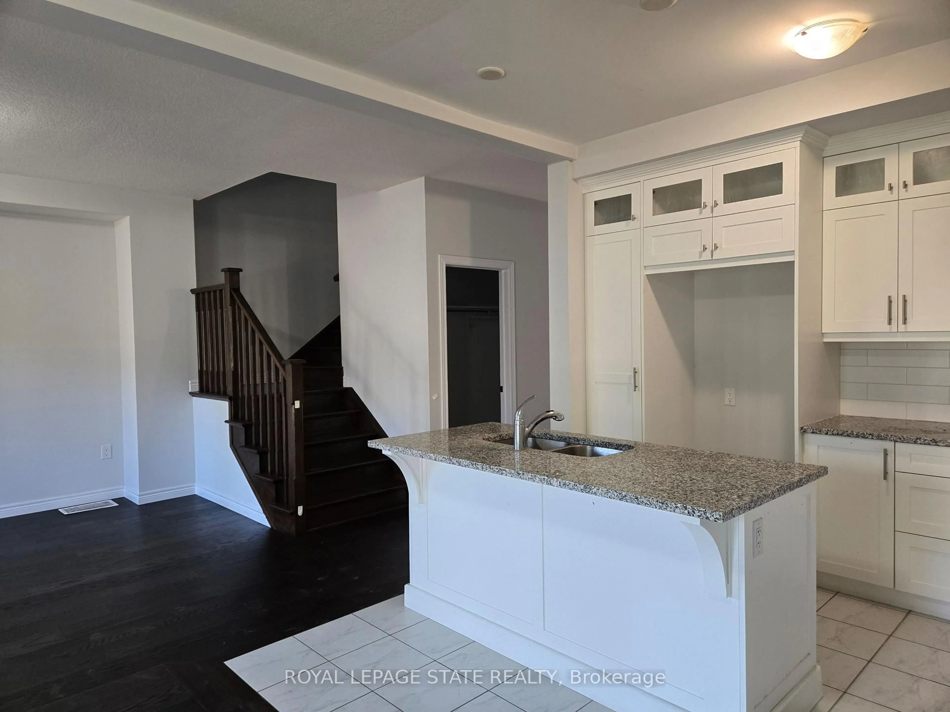 Open concept kitchen, unknown for 28 Alayche Tr, Welland Ontario L3C 0J7