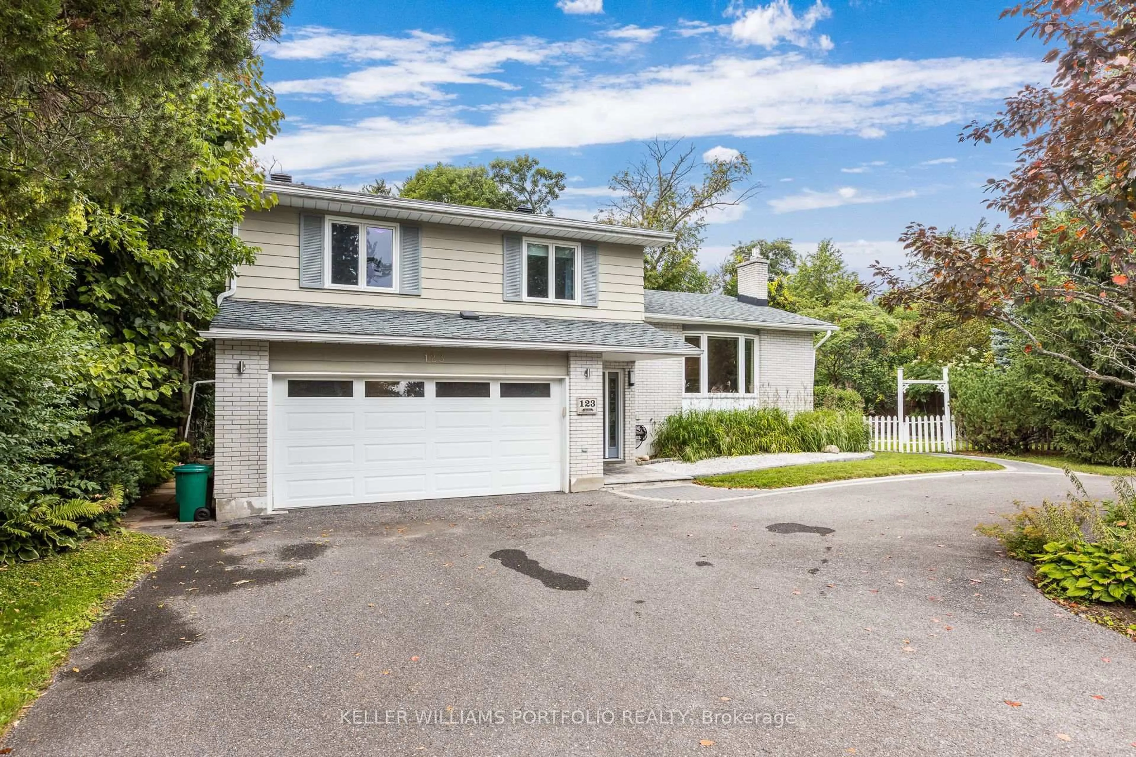 Unknown for 123 Dorothea Dr, Ottawa Ontario K1V 7C6