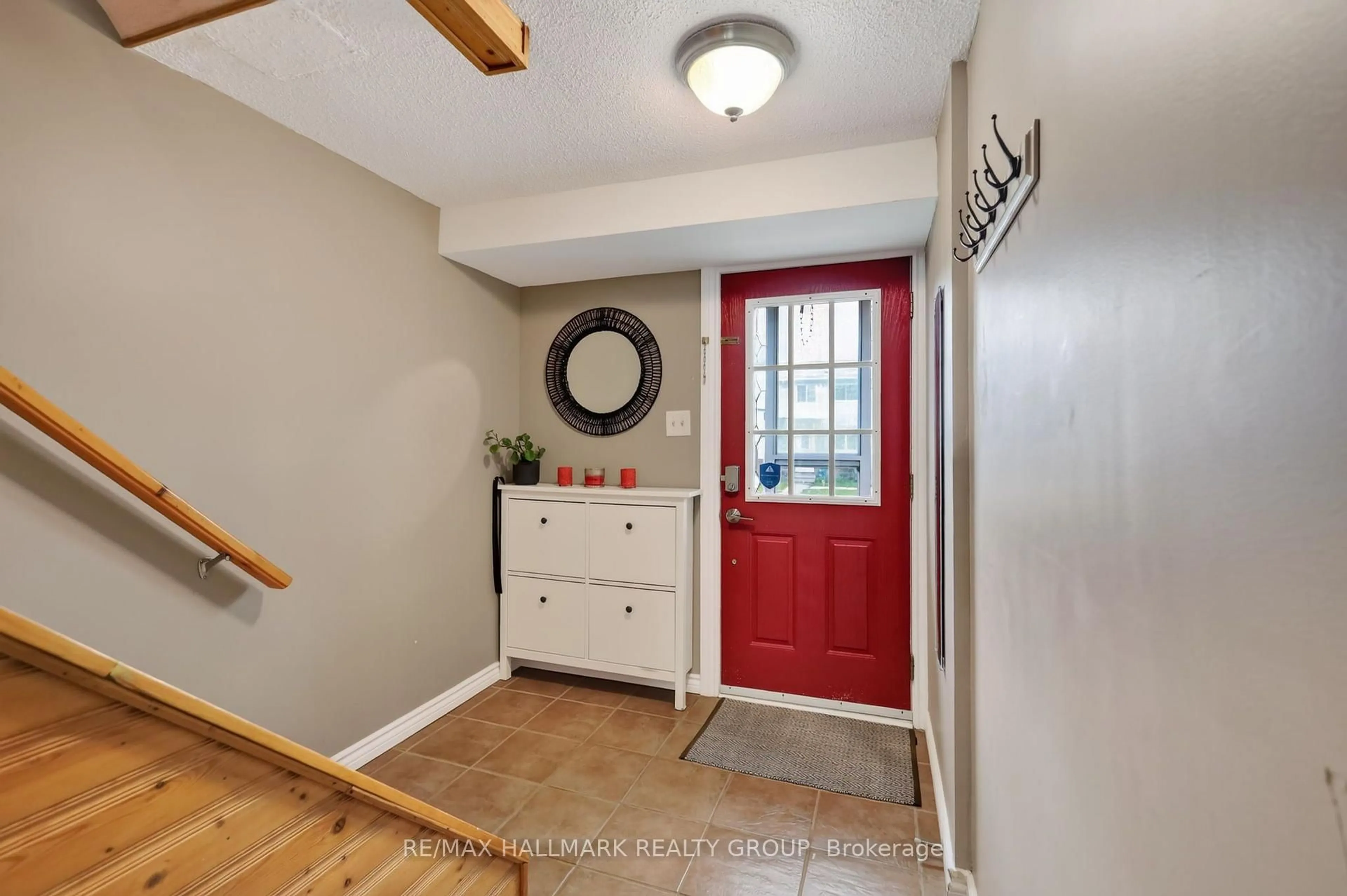 Indoor entryway for 1045 Morrison Dr #60, Ottawa Ontario K2H 7L2