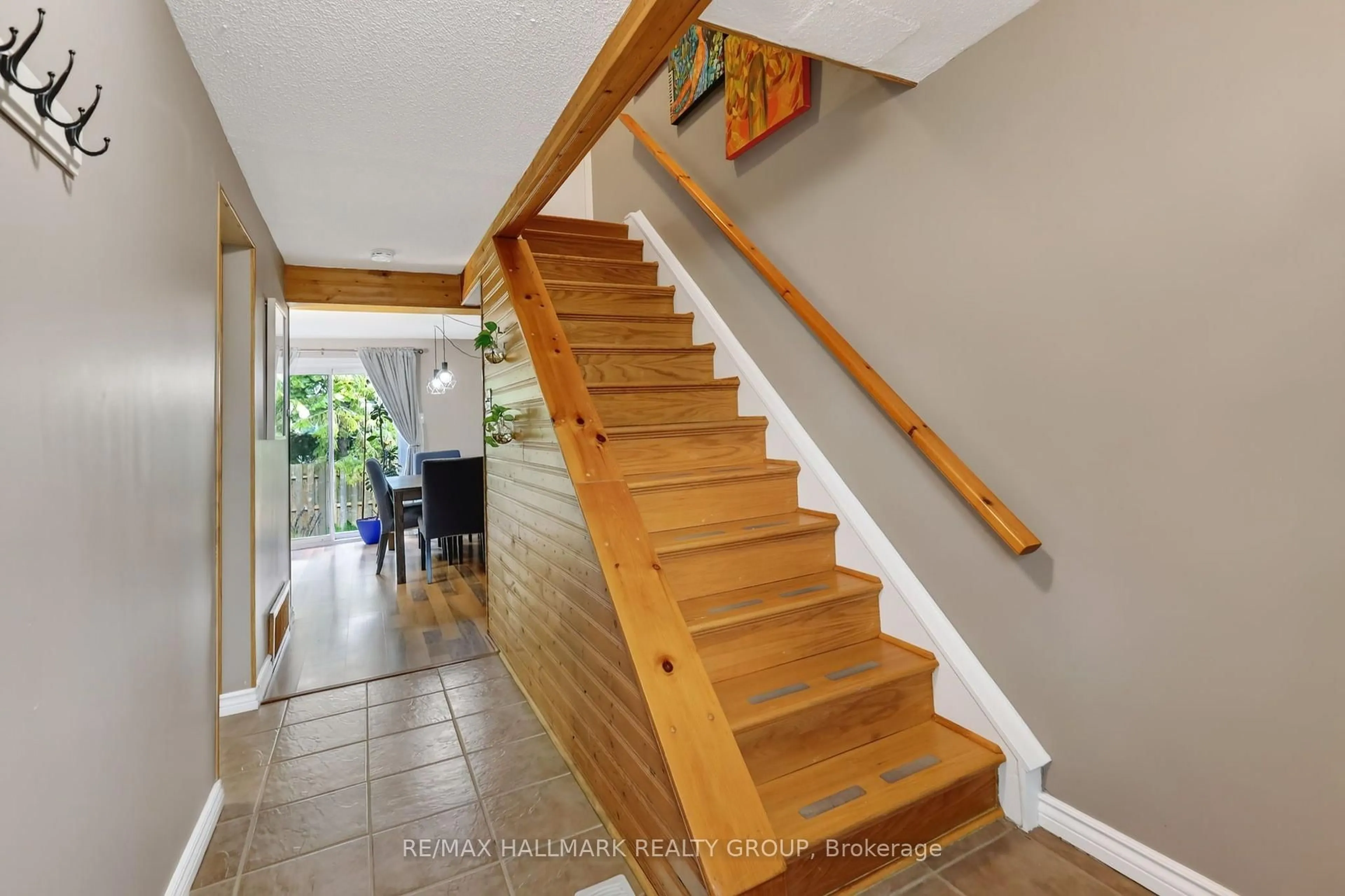 Stairs for 1045 Morrison Dr #60, Ottawa Ontario K2H 7L2