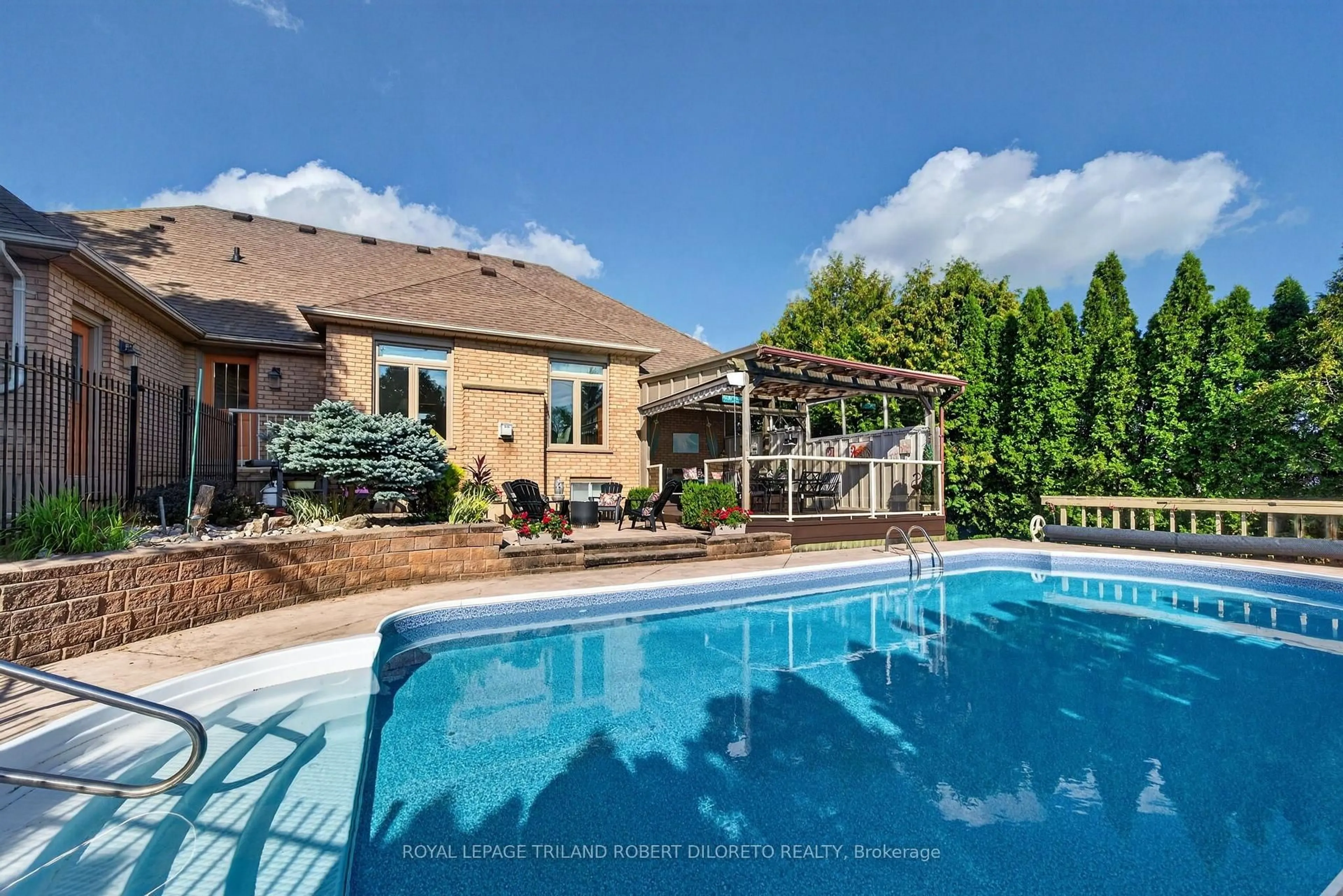 Pool for 19 Woodland Dr, Middlesex Centre Ontario N0L 1R0