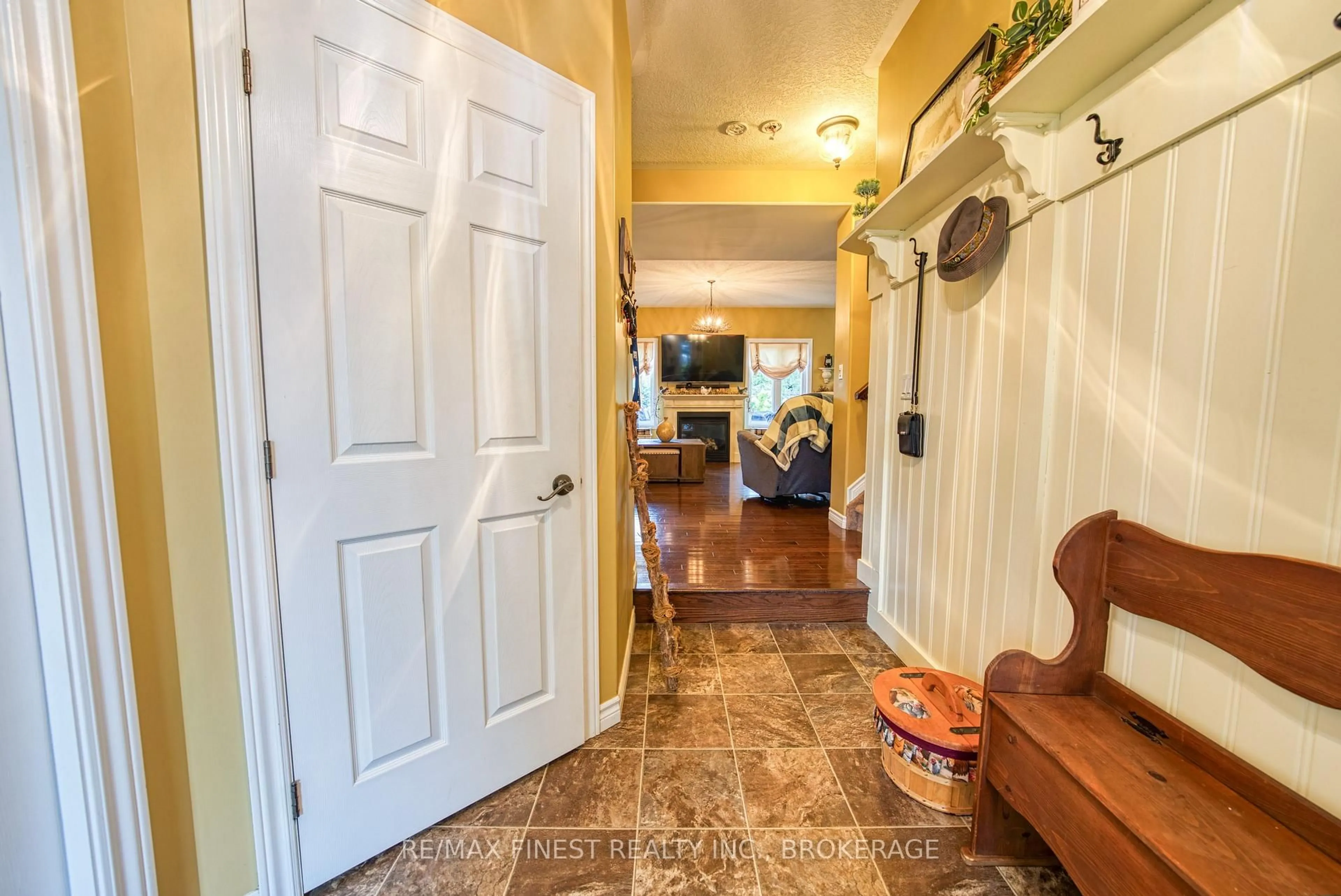 Indoor entryway for 108 Mcdonough Cres, Loyalist Ontario K7N 0A4