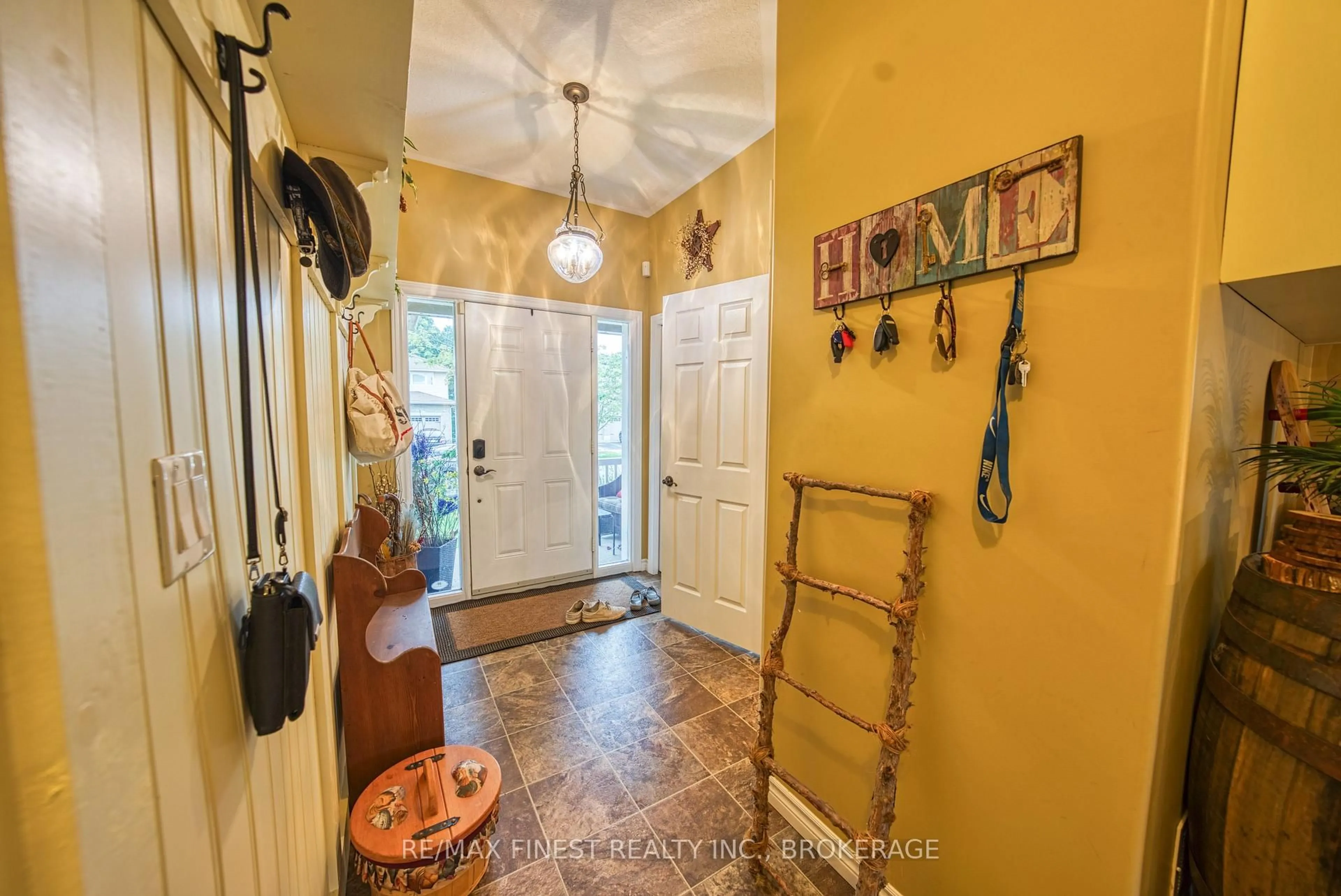 Indoor entryway for 108 Mcdonough Cres, Loyalist Ontario K7N 0A4