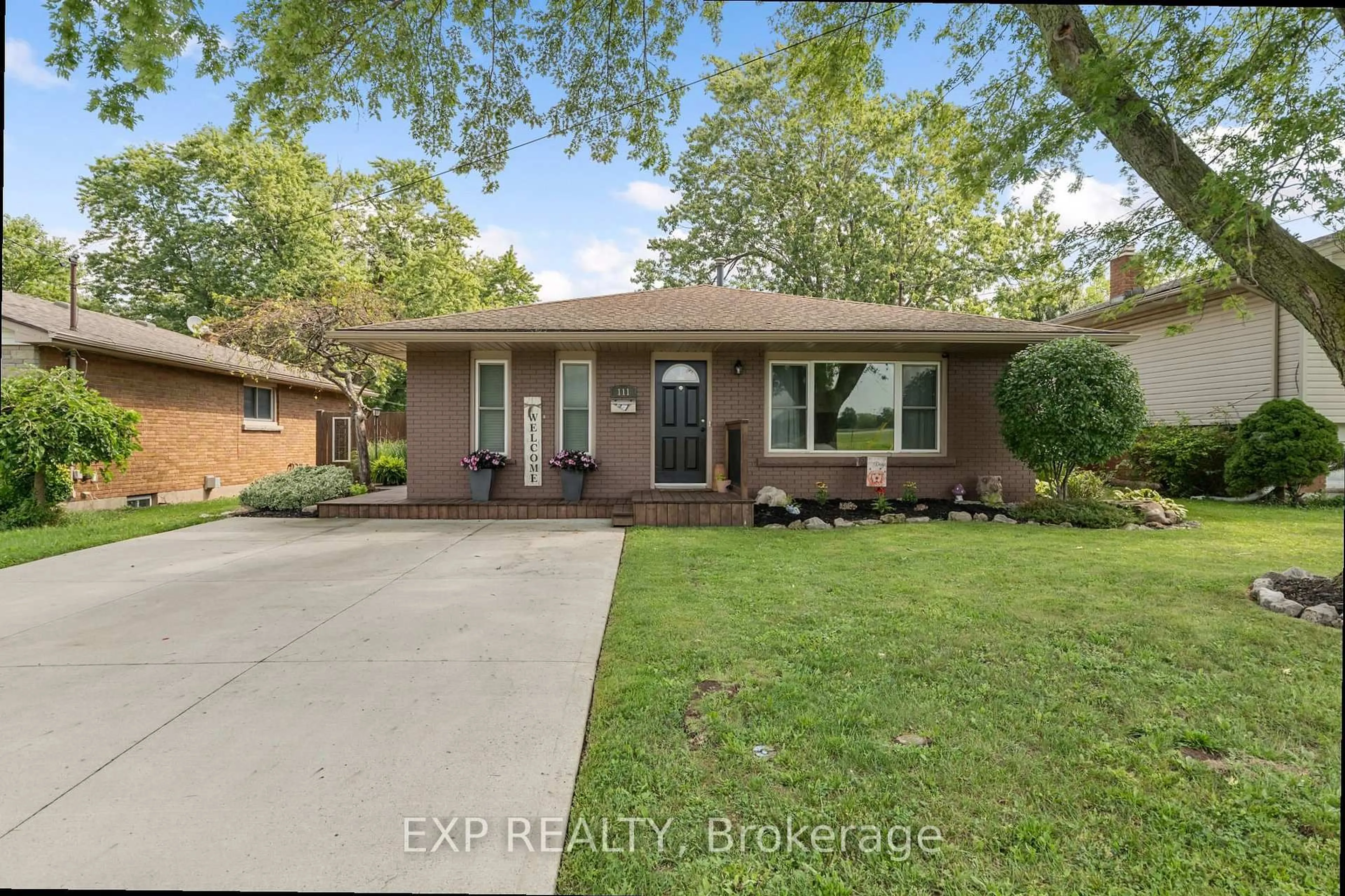 Home with brick exterior material, street for 111 Concession Rd, Fort Erie Ontario L2A 4G7