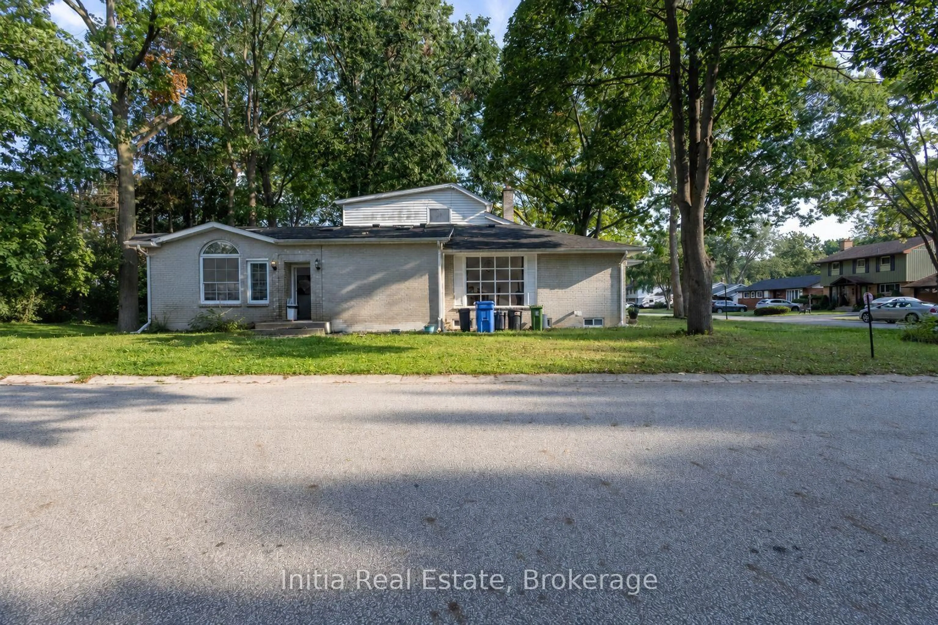 A pic from outside/outdoor area/front of a property/back of a property/a pic from drone, street for 3400 St Patrick's Dr, Windsor Ontario N9E 3H4