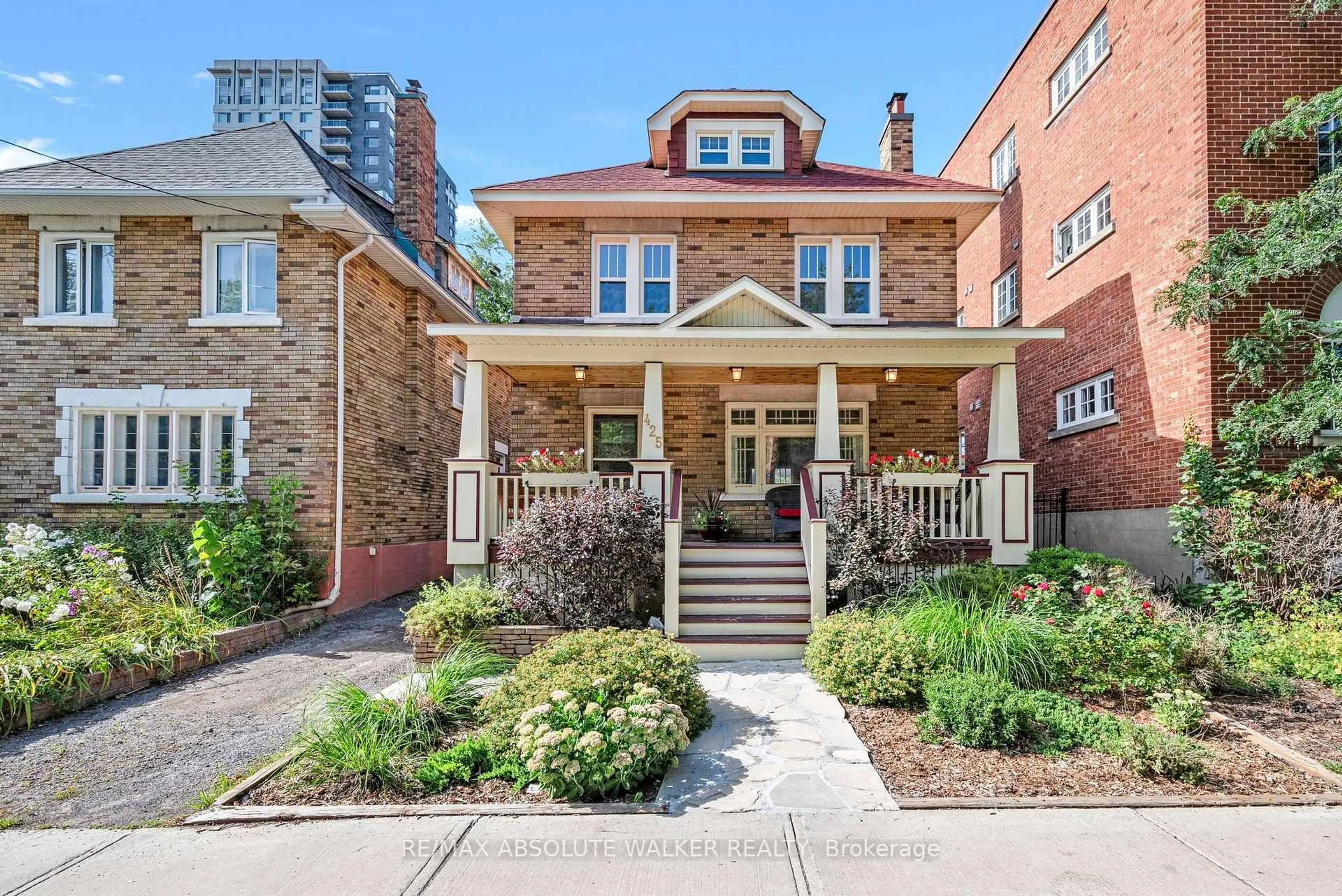 Home with brick exterior material, street for 425 Besserer St, Ottawa Ontario K1N 6B9