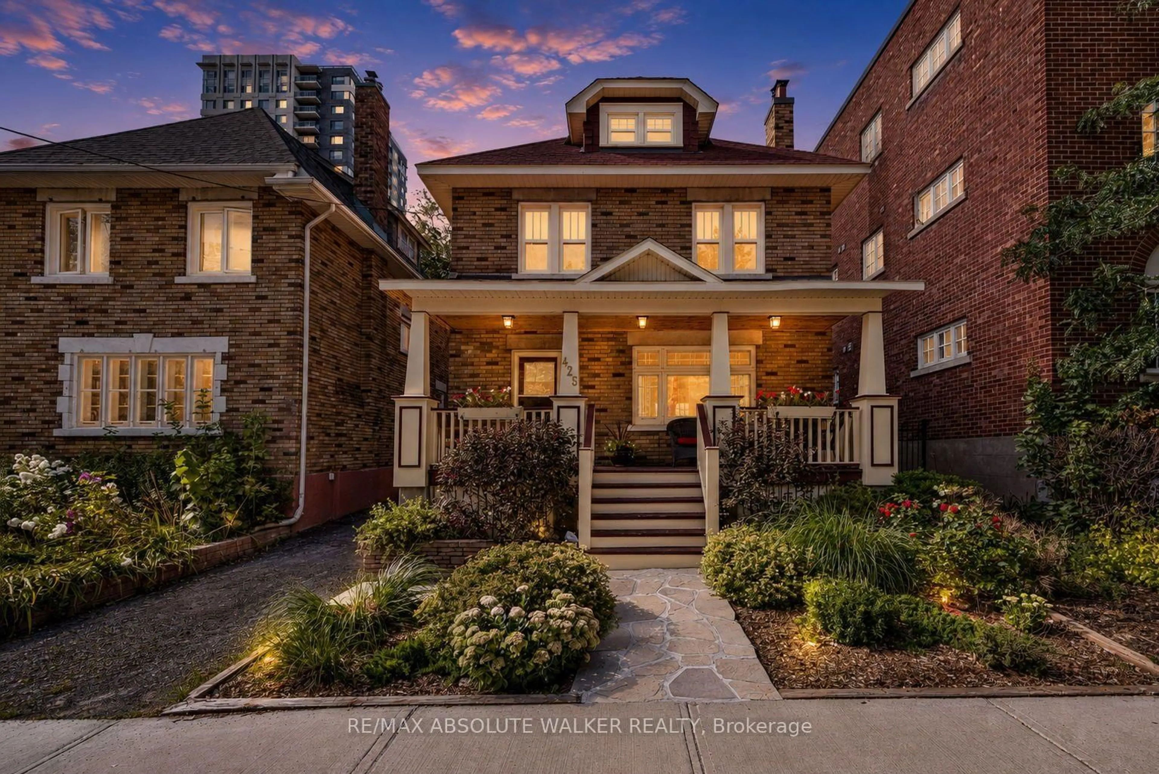Home with brick exterior material, street for 425 Besserer St, Ottawa Ontario K1N 6B9