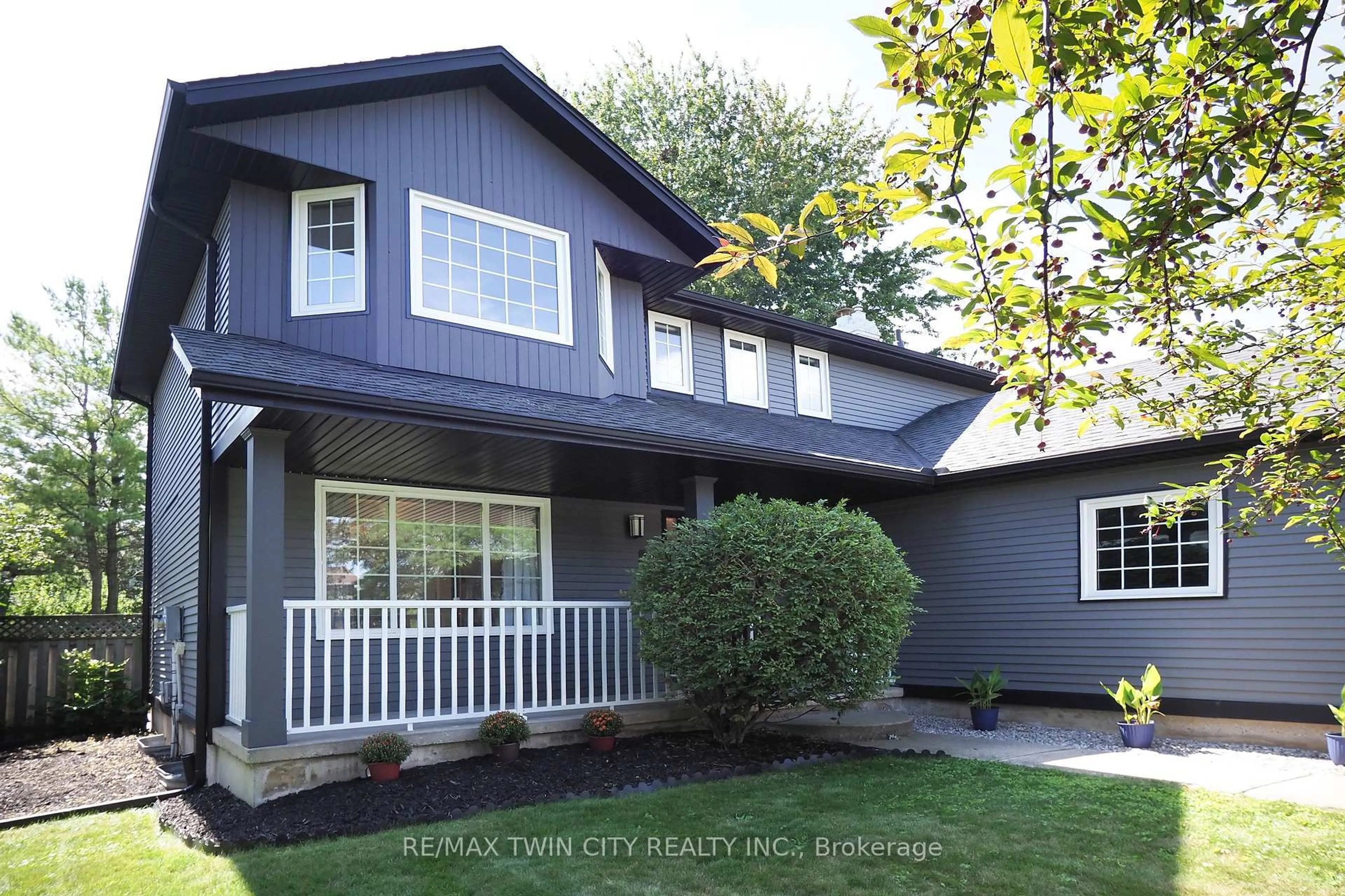 Home with vinyl exterior material, street for 324 Cooper St, Cambridge Ontario N3C 3X8