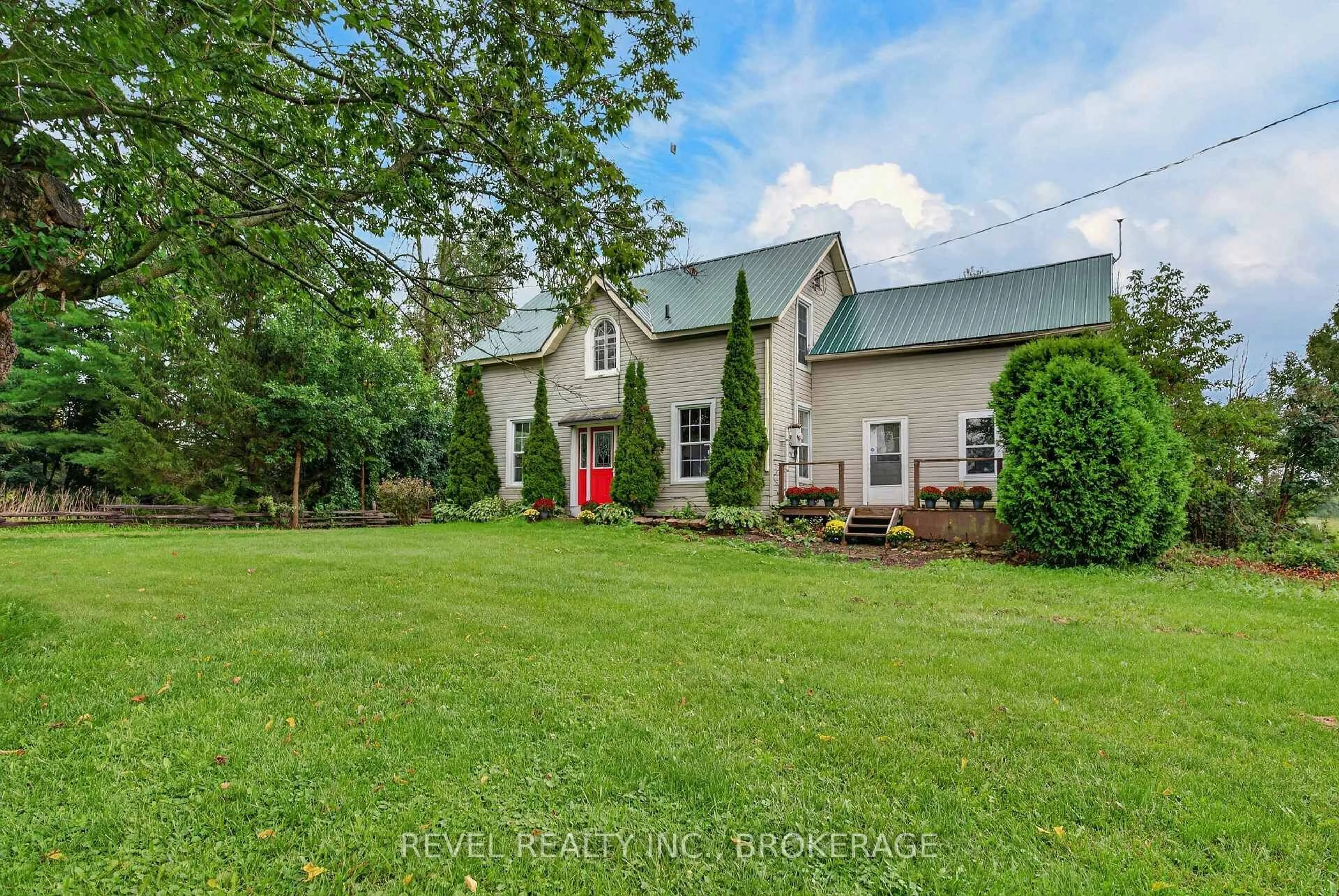 A pic from outside/outdoor area/front of a property/back of a property/a pic from drone, unknown for 275 Haig Rd, Front of Leeds & Seeleys Bay Ontario K7G 2V4