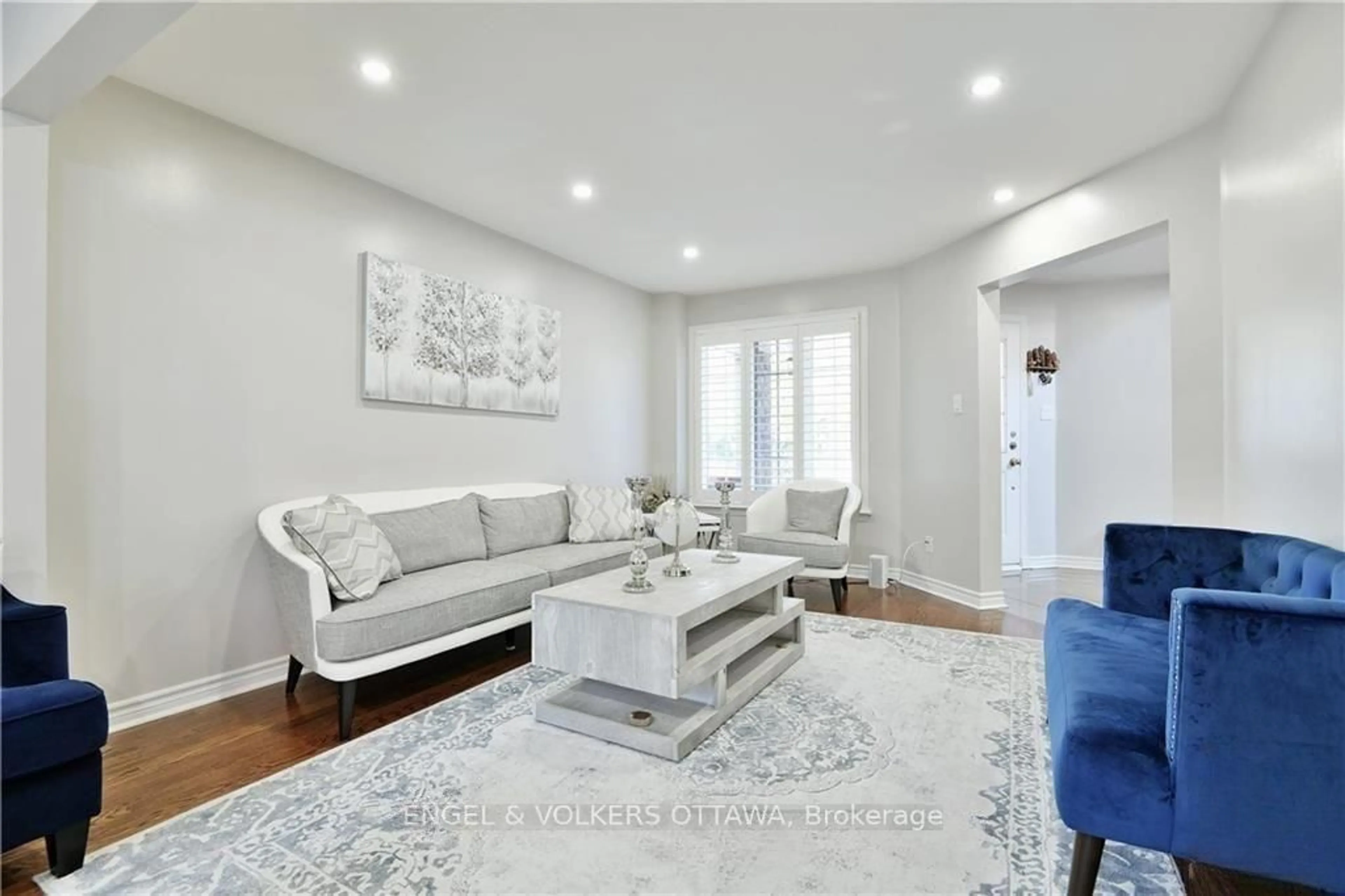 Living room with furniture, unknown for 13 Picasso Dr, Ottawa Ontario K1G 5S9