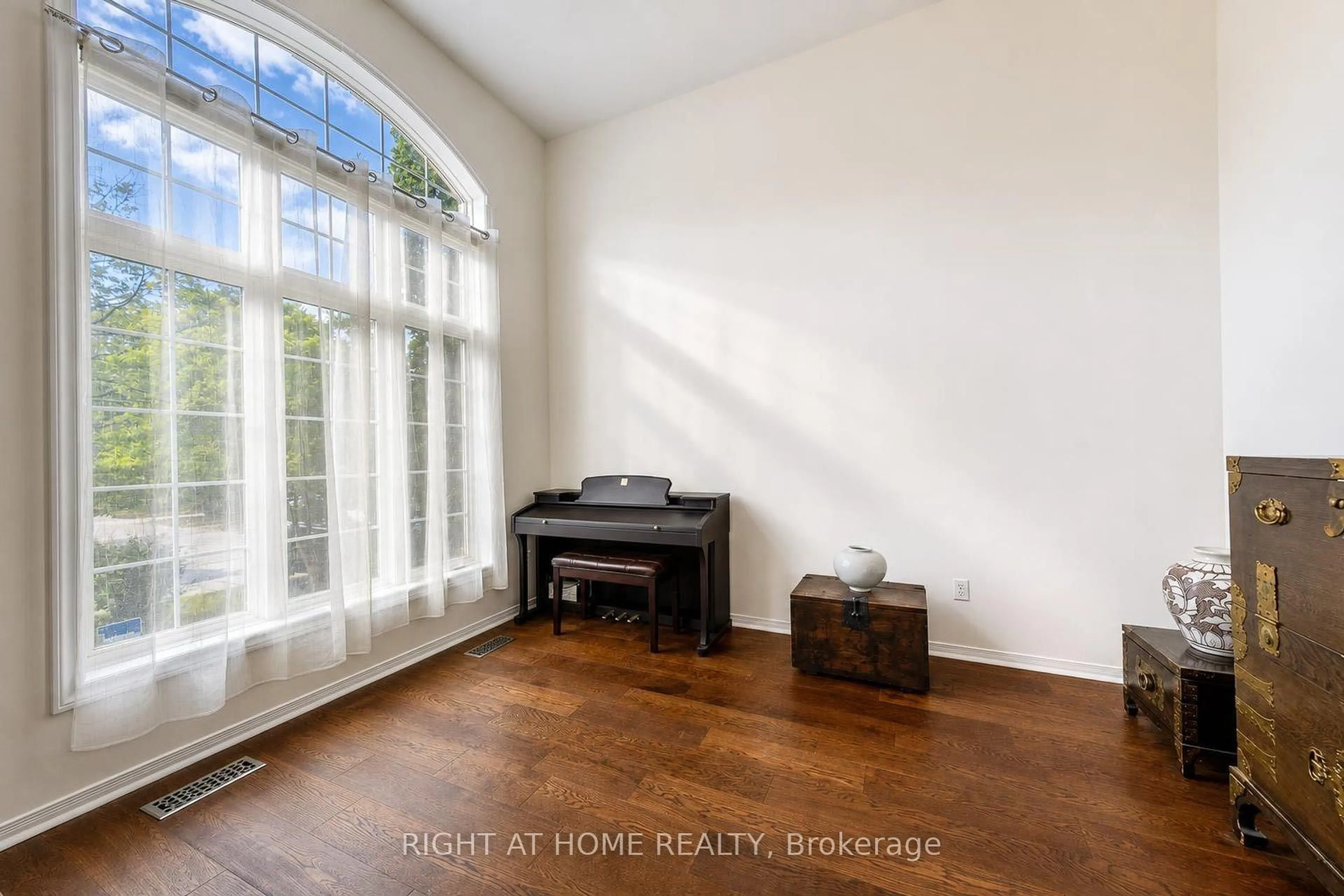 Unknown for 27 Thoroughbred Blvd, Hamilton Ontario L9K 1L2